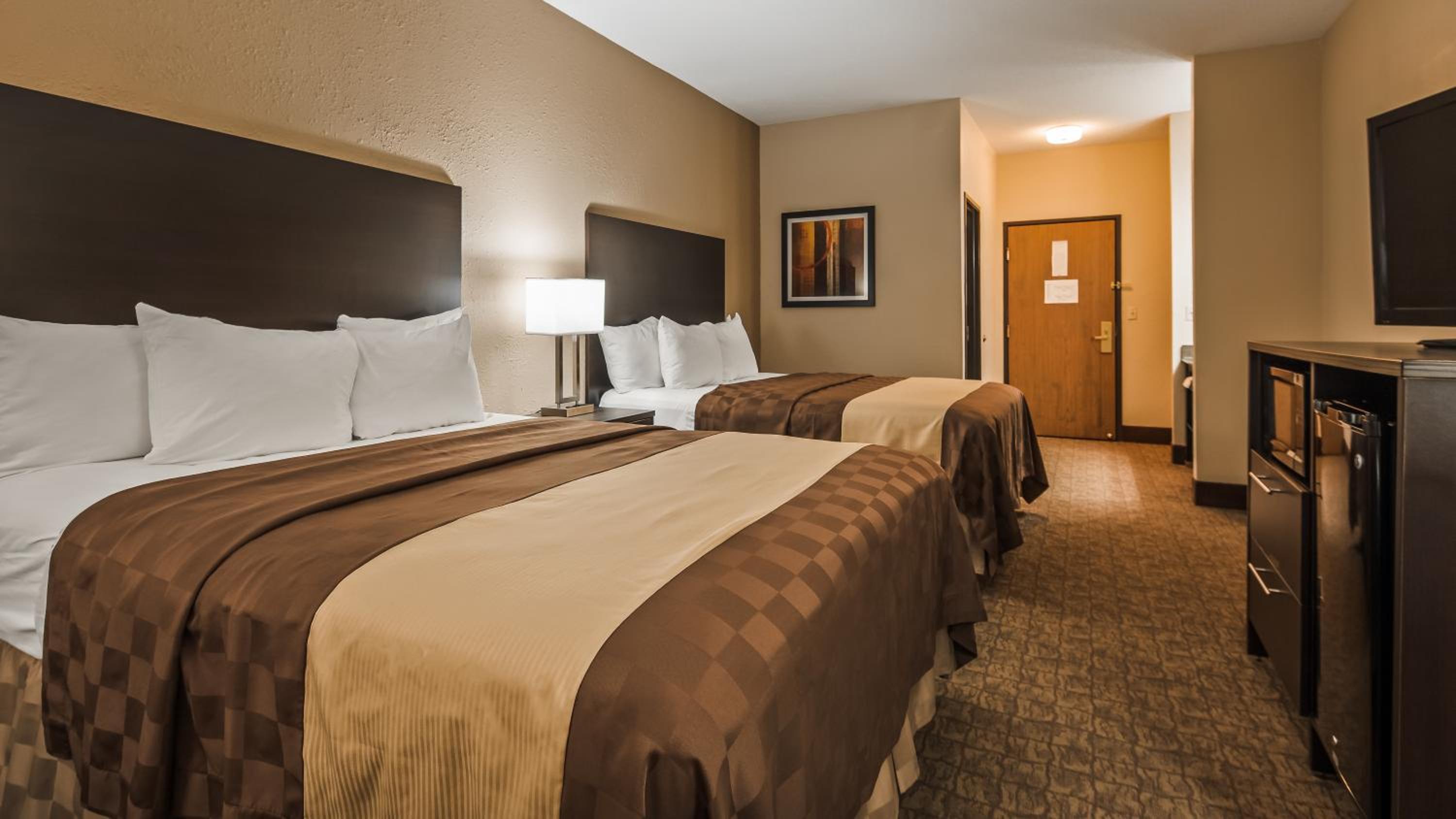 Queen Room with Two Queen Beds - Non-Smoking - Photo 14