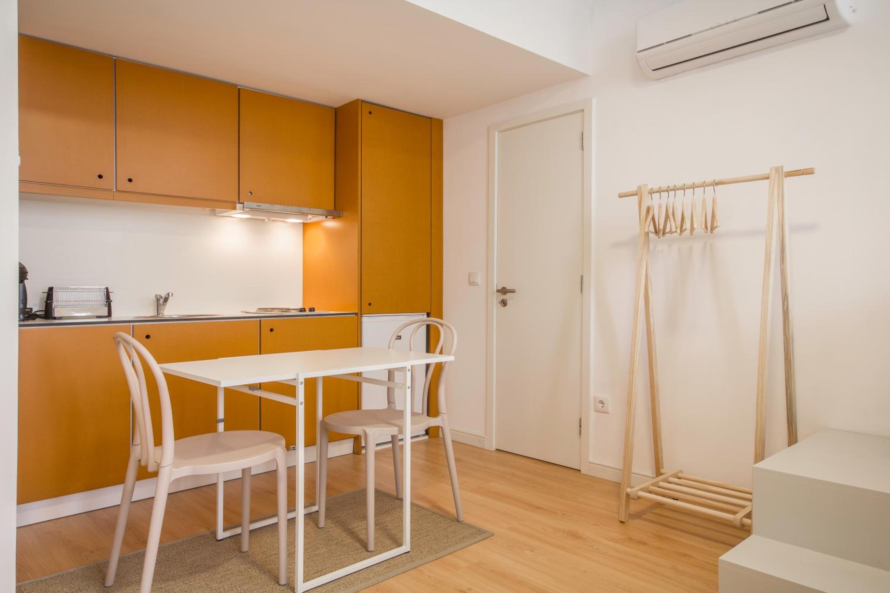 Loft with City View - Photo 3