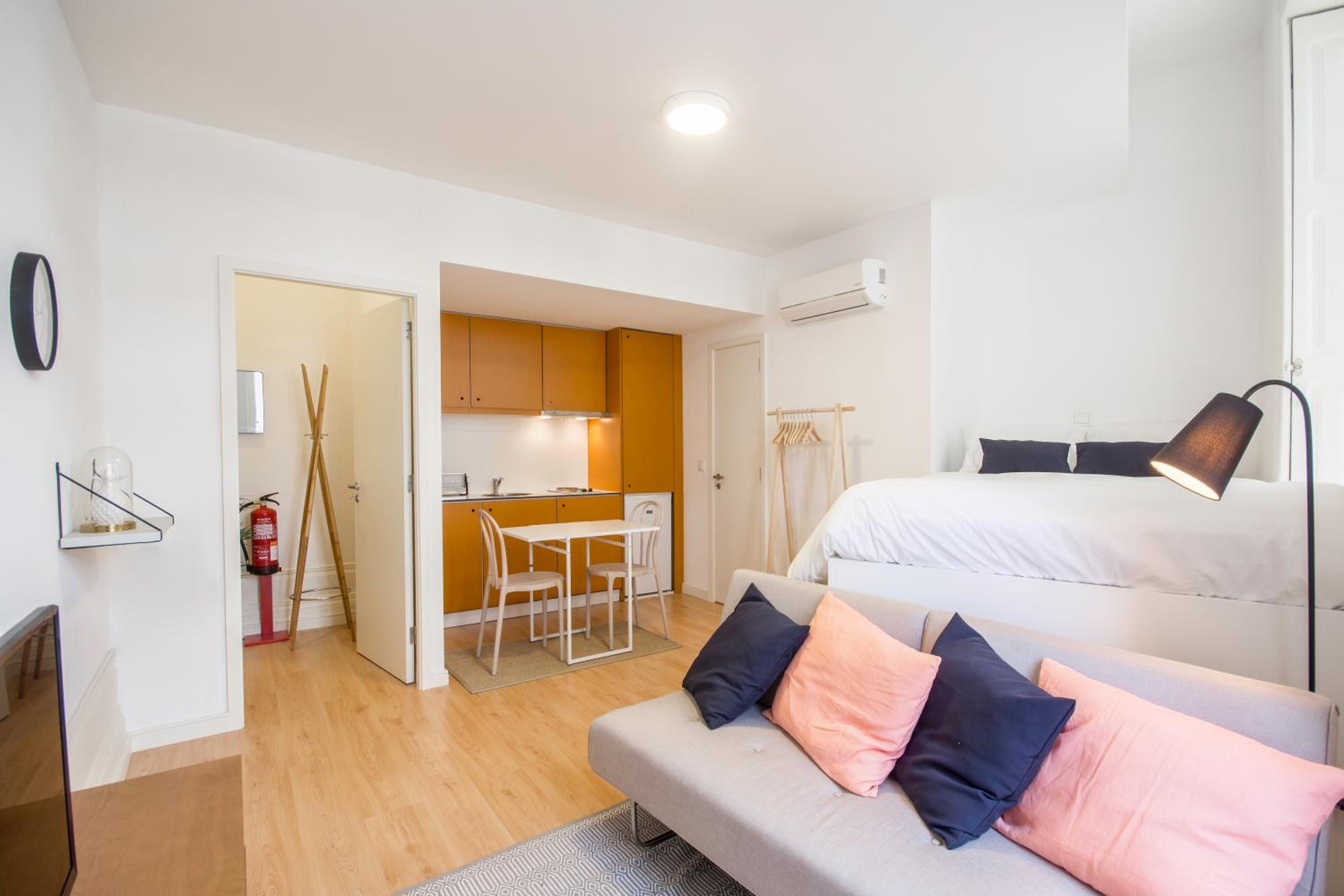 Loft with City View - Photo 10