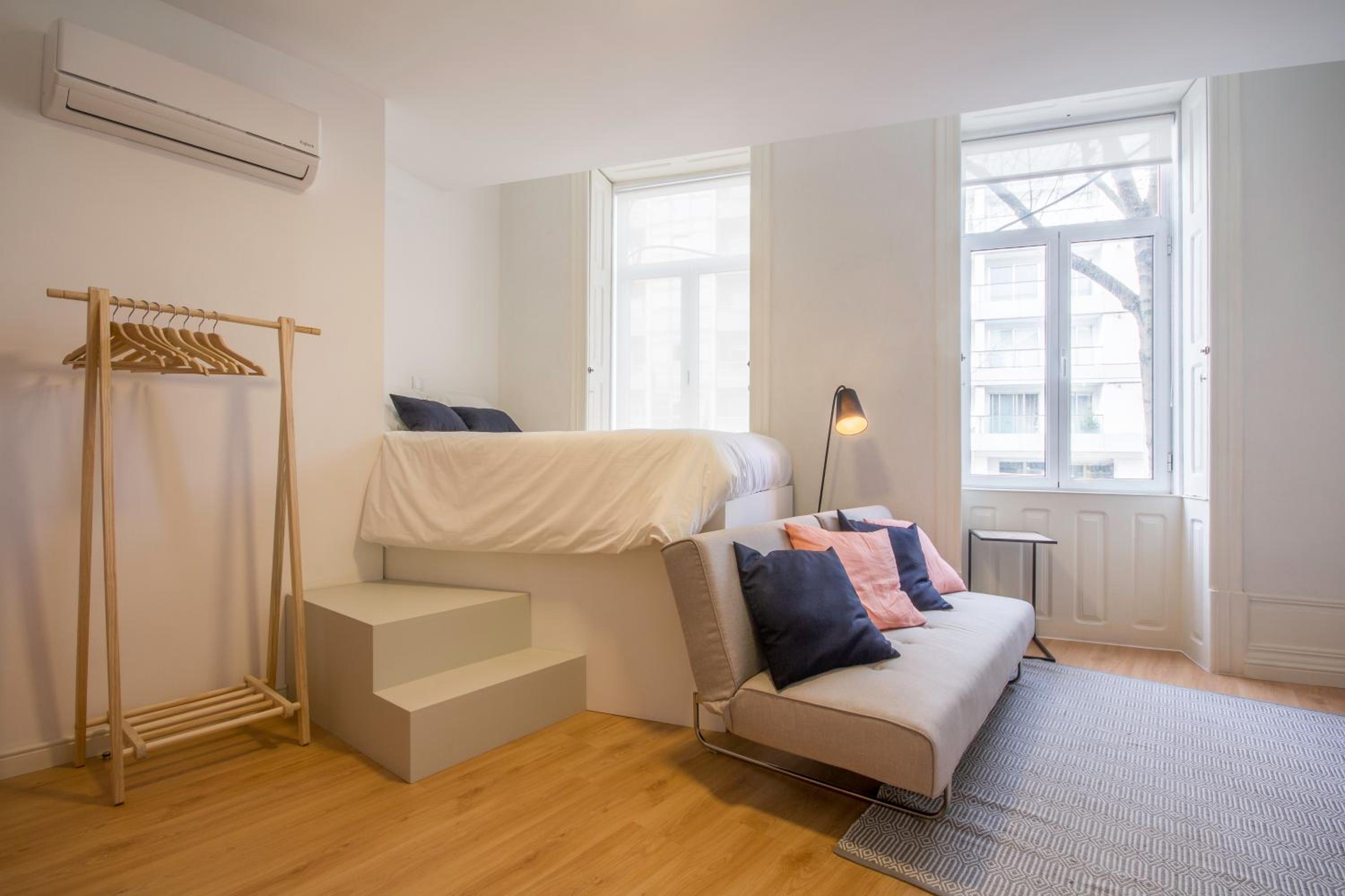 Loft with City View - Photo 9