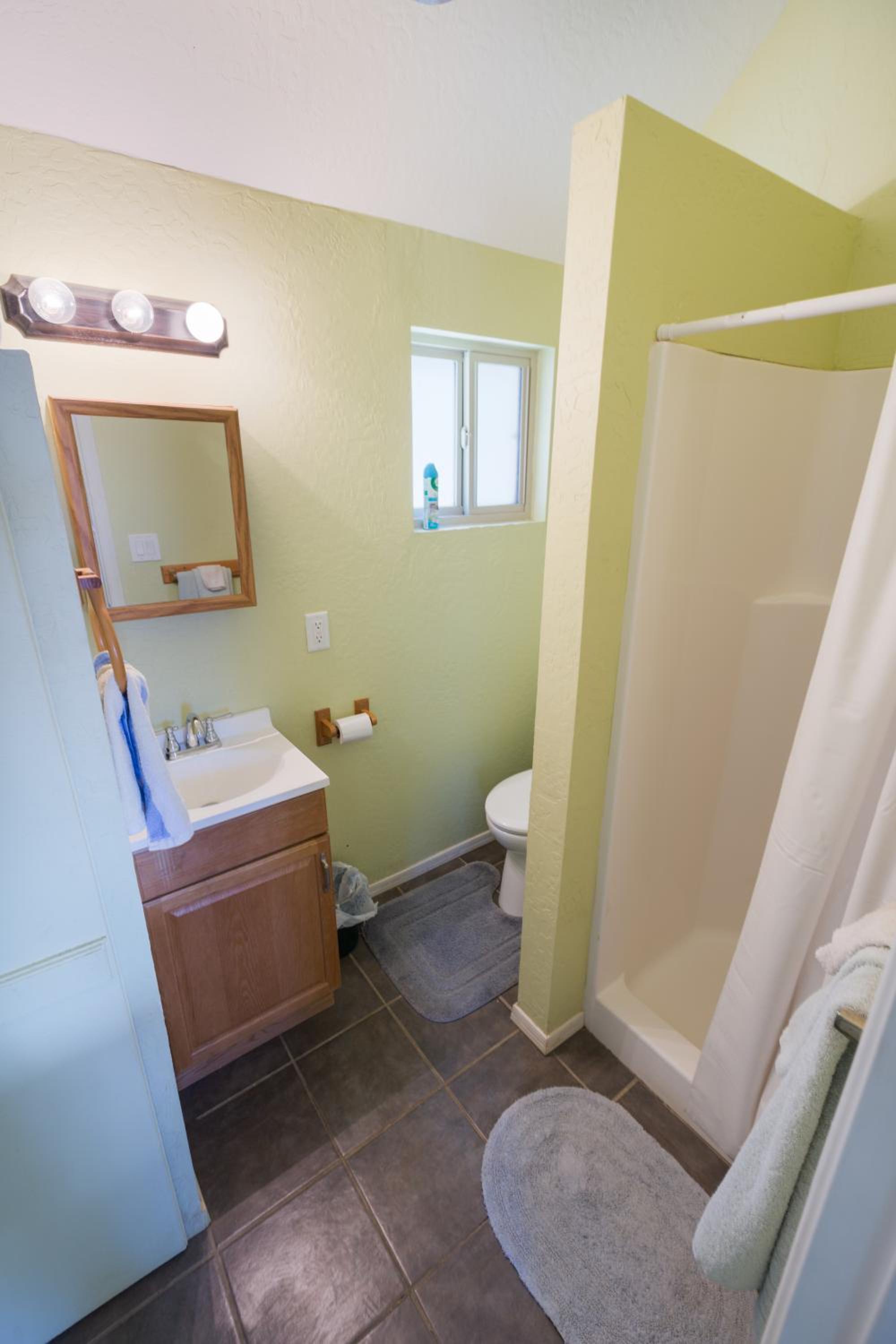 Queen Room photo 2