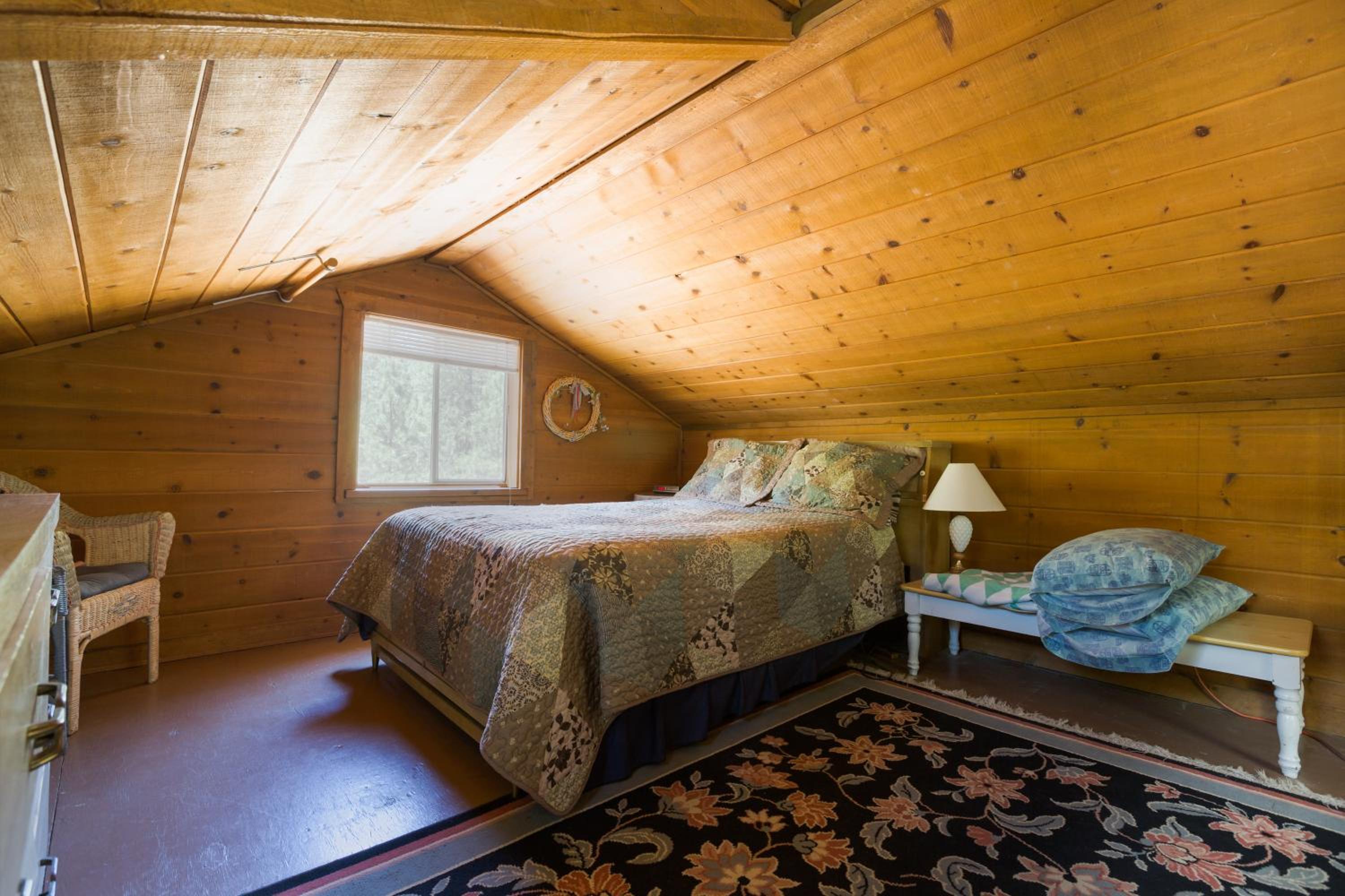 Queen Room photo 1