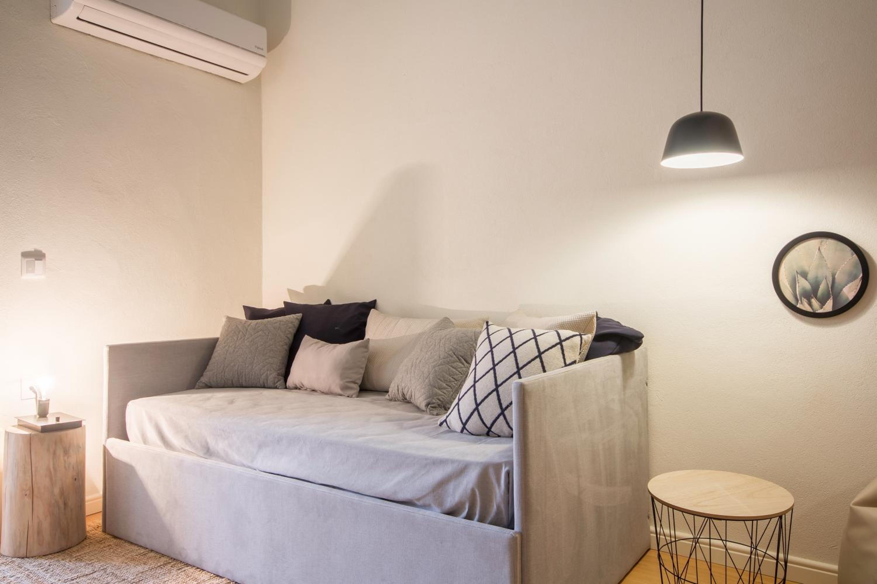 Mezzanine One Bedroom Apartment - Photo 4