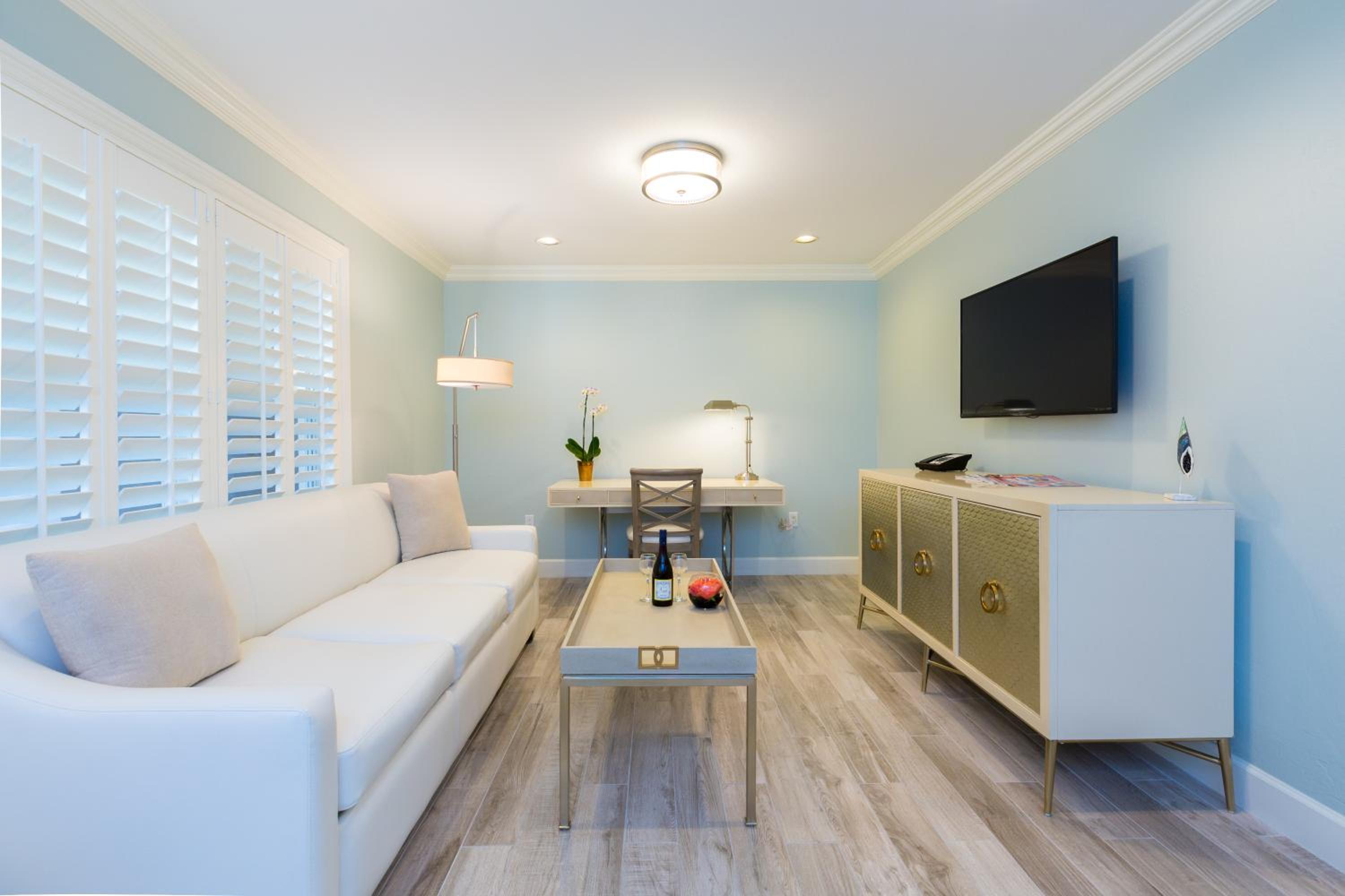 One-Bedroom Suite - Photo 1