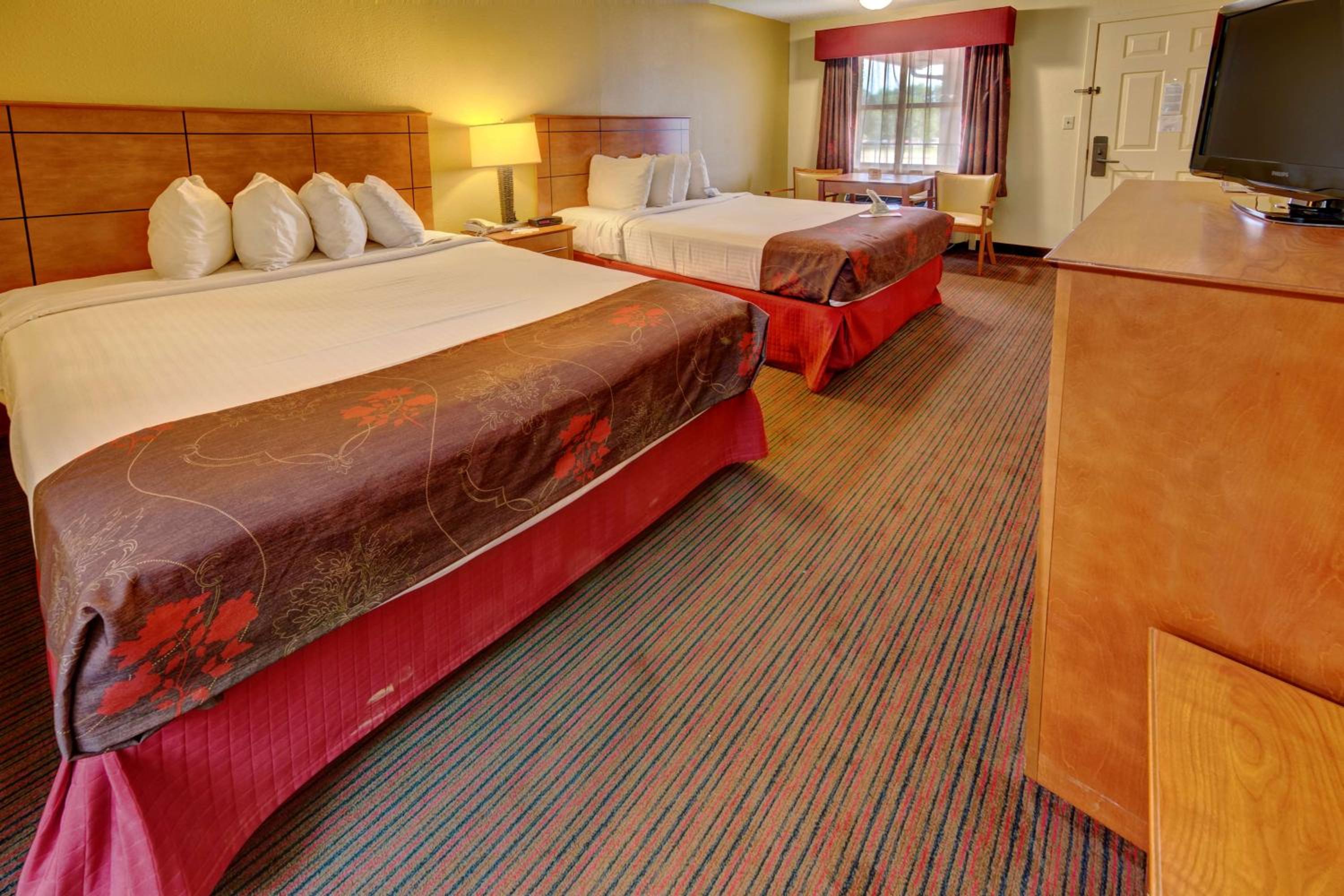 Queen Room with Two Queen Beds - Pet Friendly/Non-Smoking photo 1