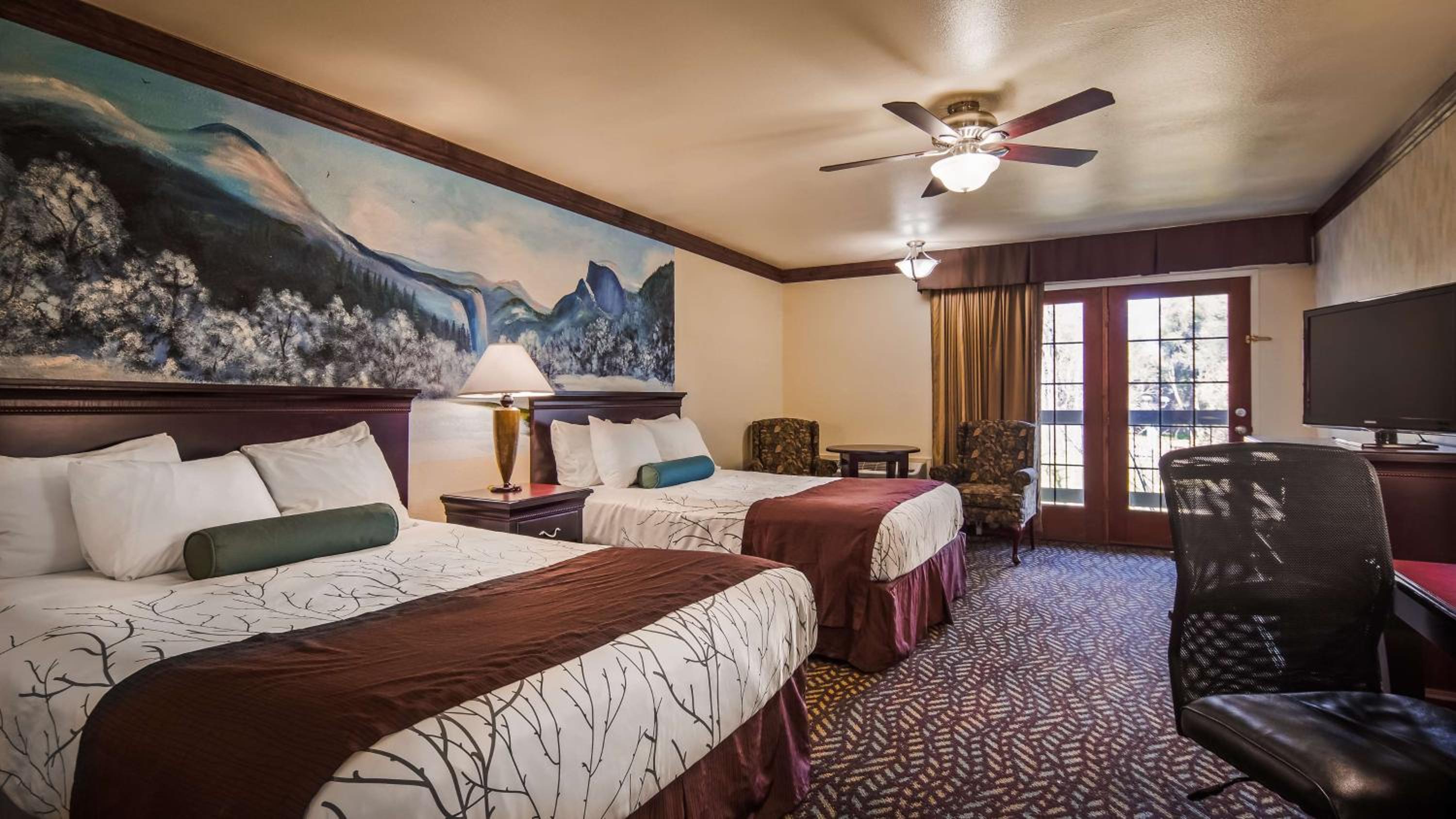 Queen Room with Two Queen Beds and Roll-In Shower - Disability Access/Non-Smoking - Photo 5