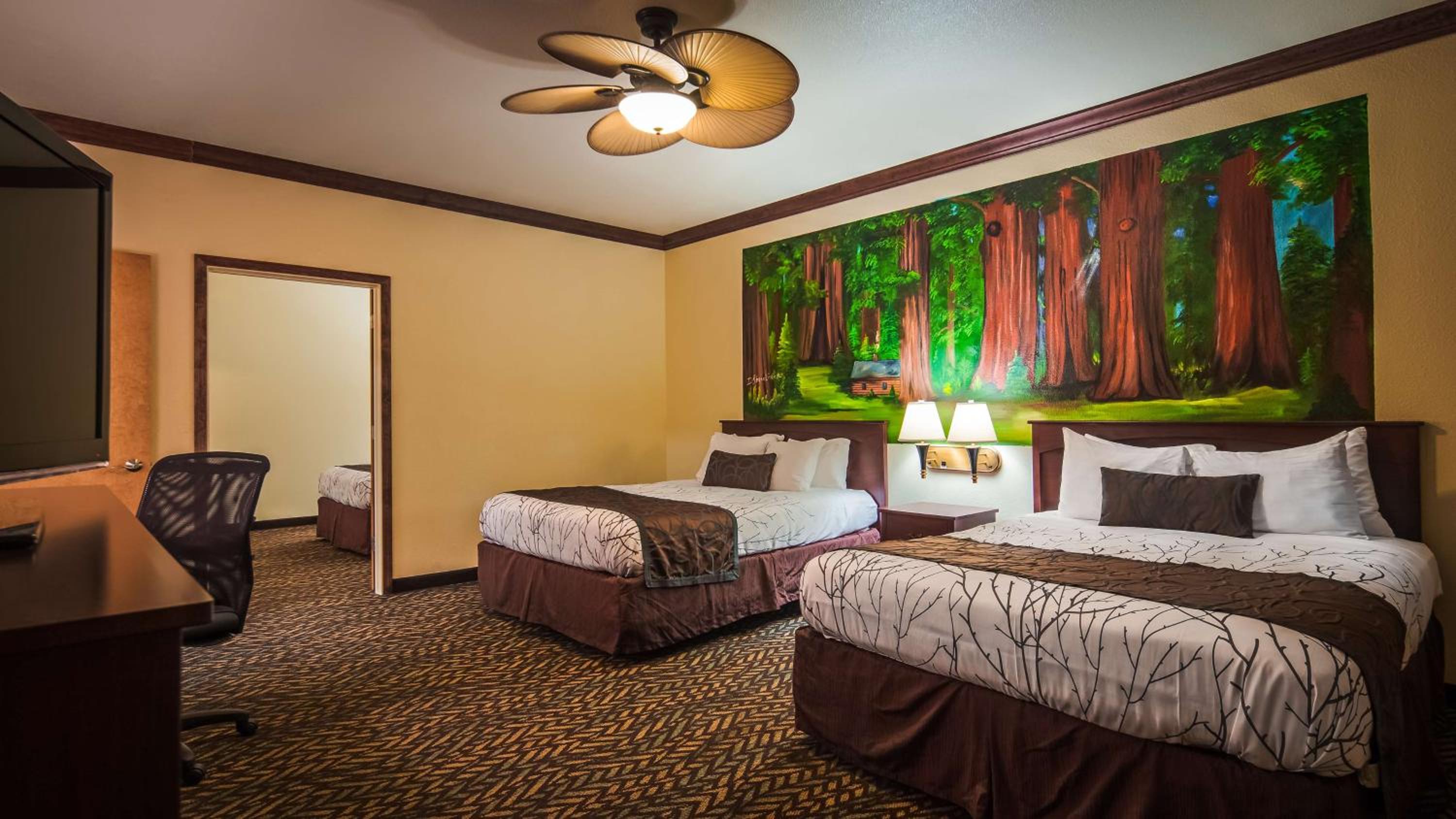 Two-Bedroom Family Suite with Three Queen Beds - Non-Smoking photo 1