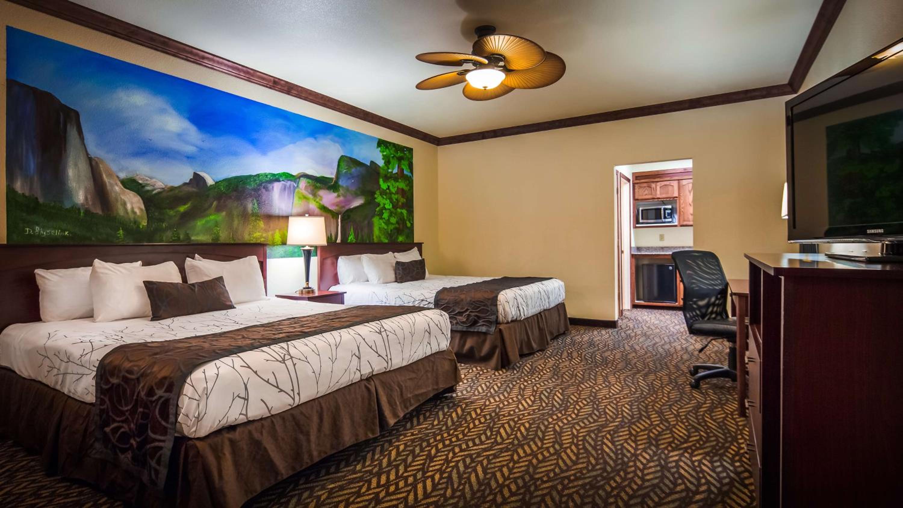 Queen Room with Two Queen Beds and Roll-In Shower - Disability Access/Non-Smoking - Photo 2
