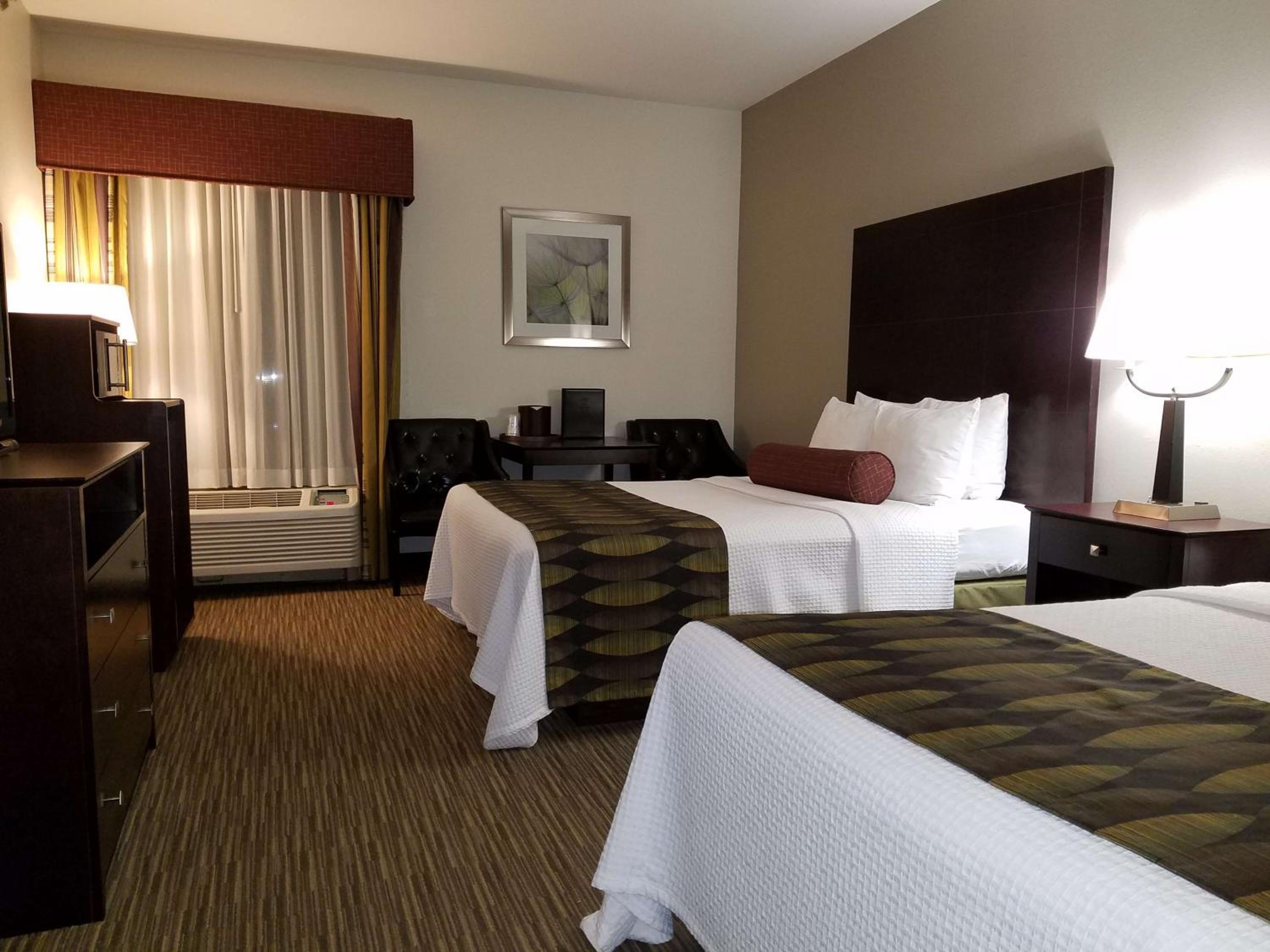 Queen Room with Two Queen Beds - Non-Smoking - Photo 1