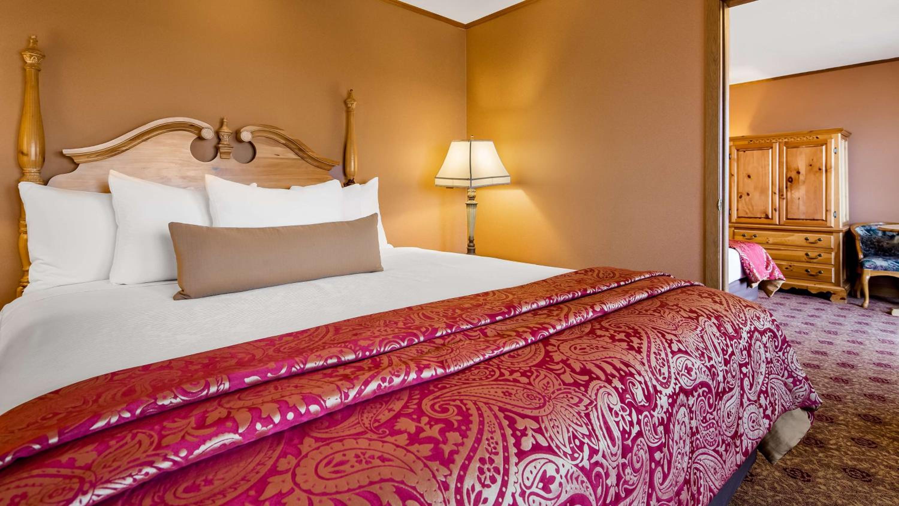 Queen Suite - Lake View - Photo 9