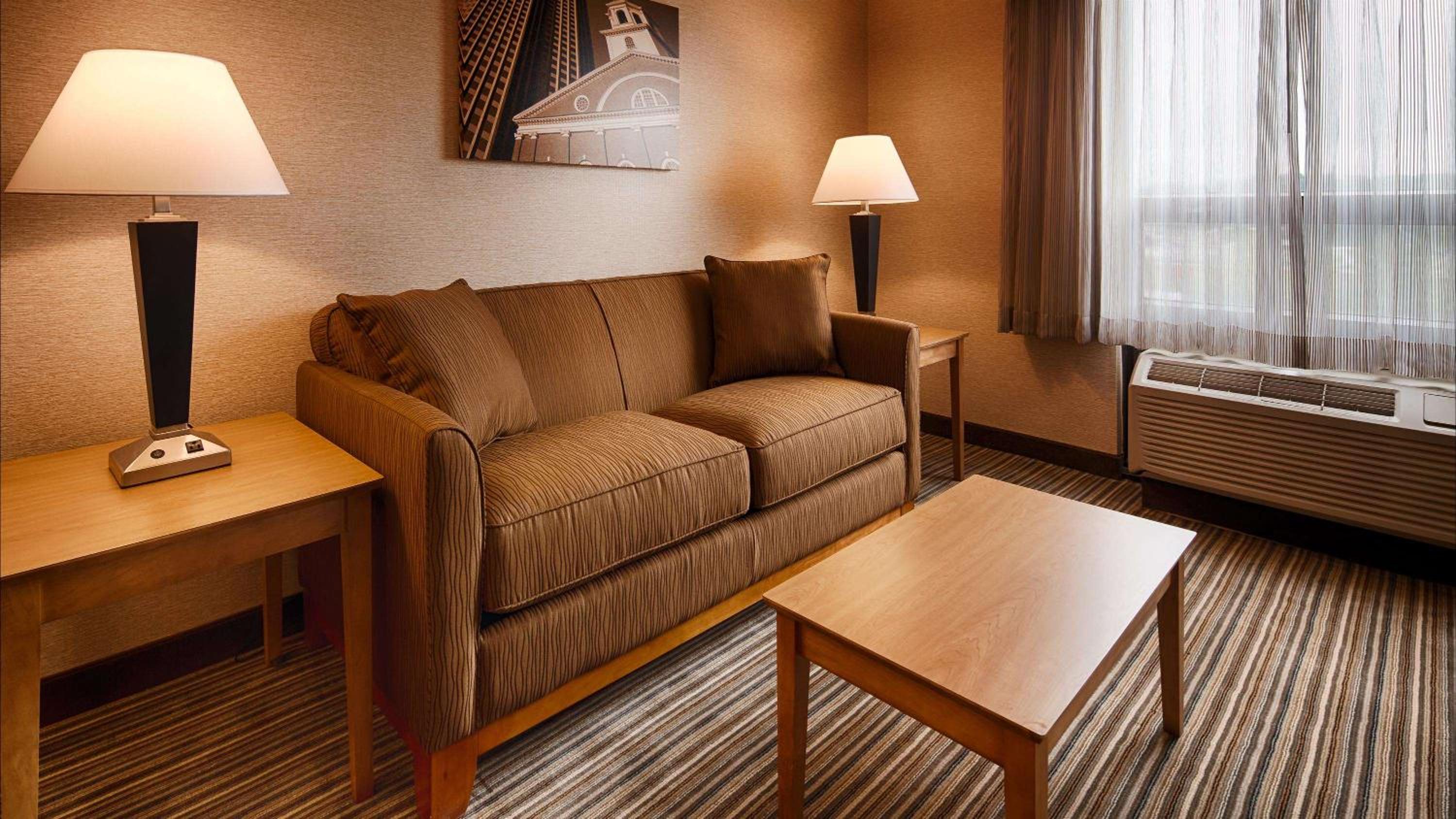 King Suite - Non-Smoking - Photo 6