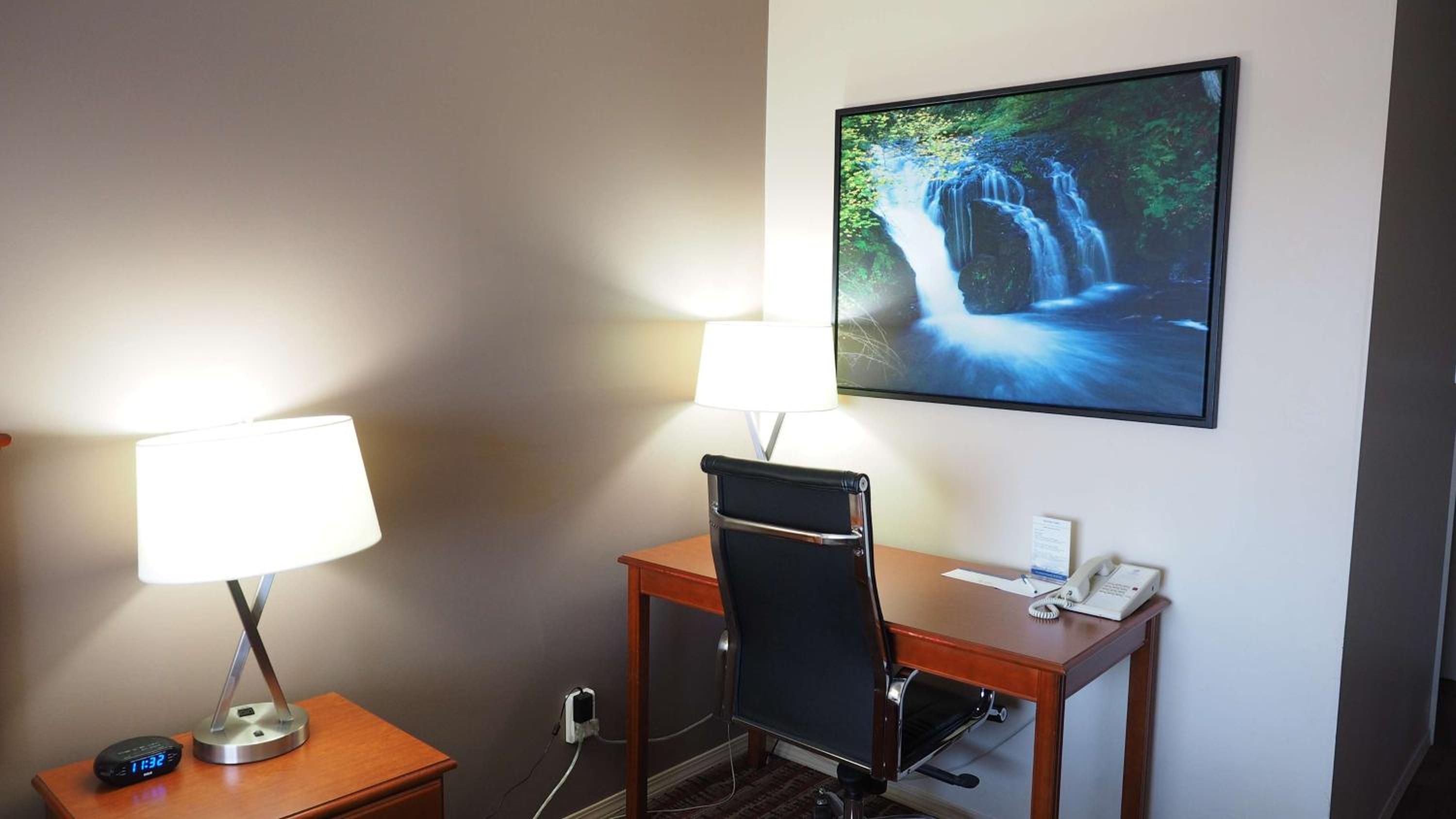 Deluxe King Studio Suite with Ocean View - Non-Smoking - Photo 6