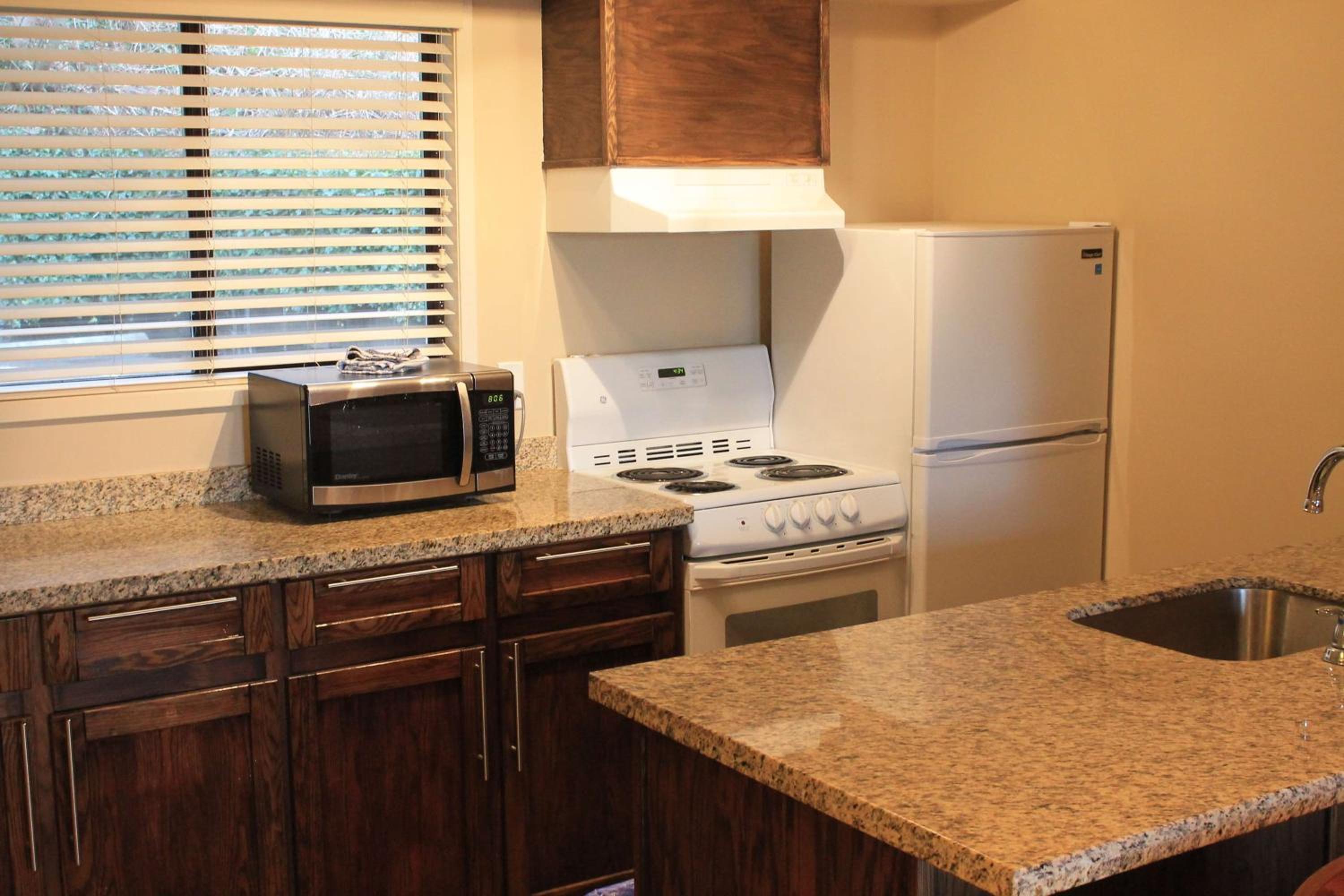 Three-Bedroom Queen Suite with Ocean View - Non-Smoking - Photo 6