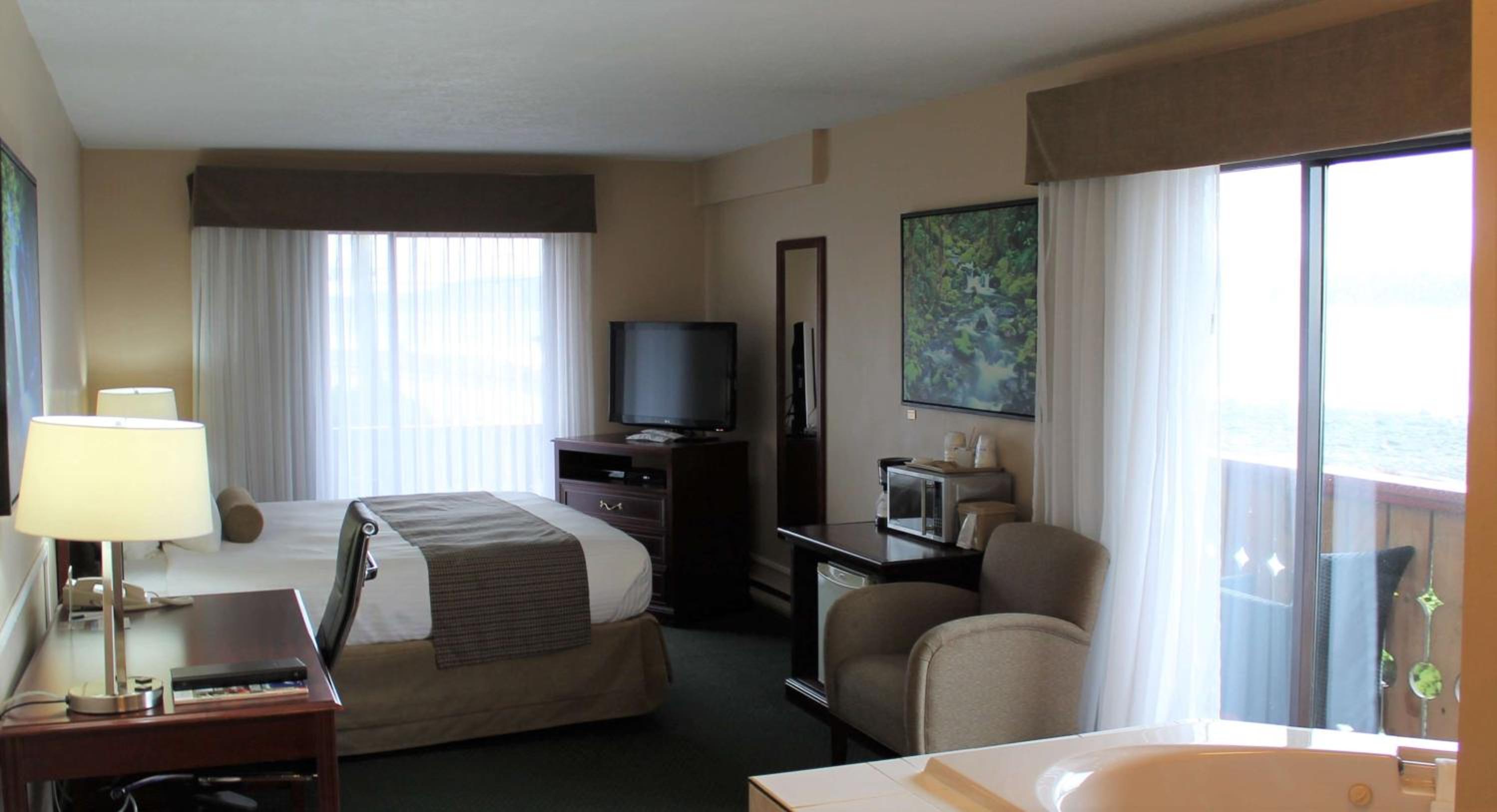 Premier King Studio Suite with Ocean View - Non-Smoking - Photo 1
