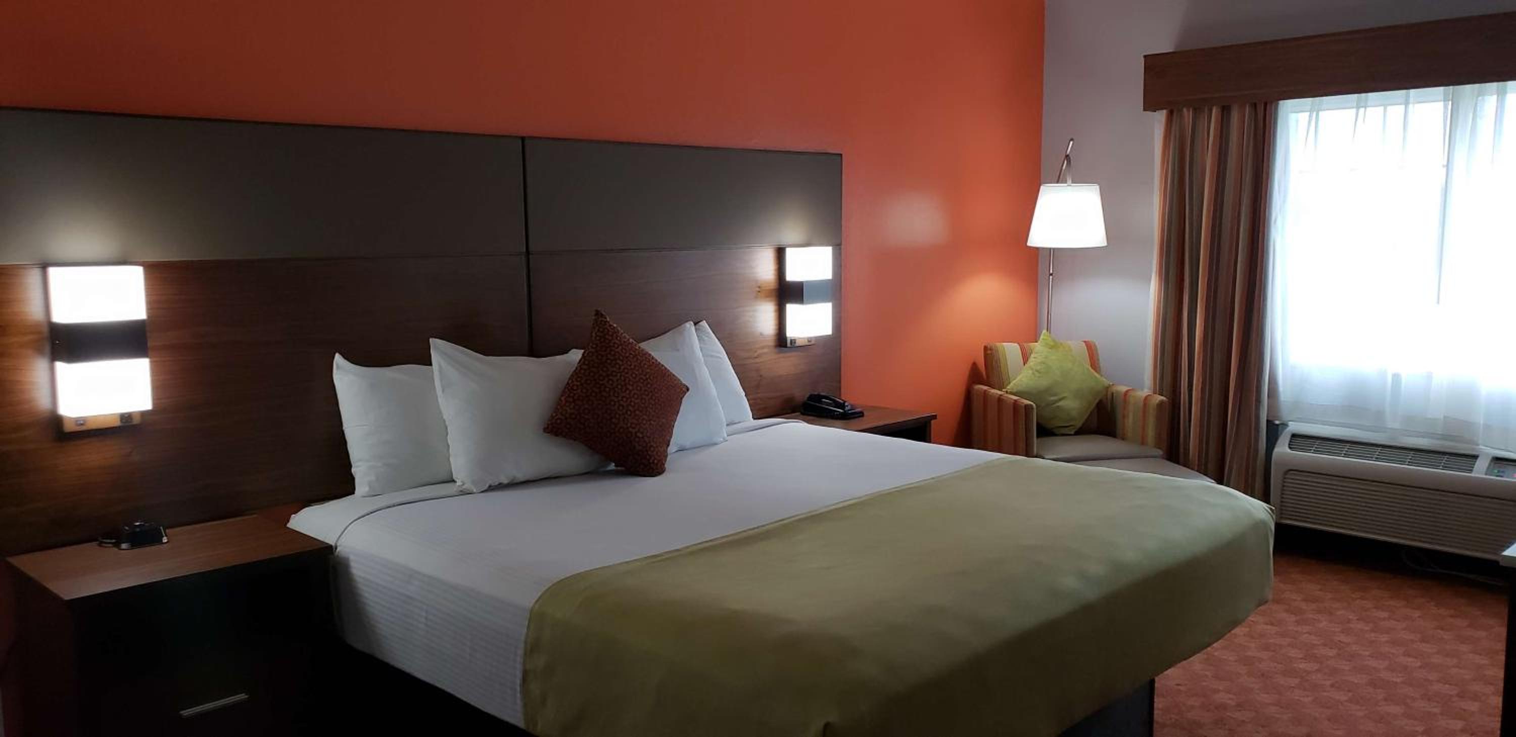 King Room - Non-Smoking - Photo 1
