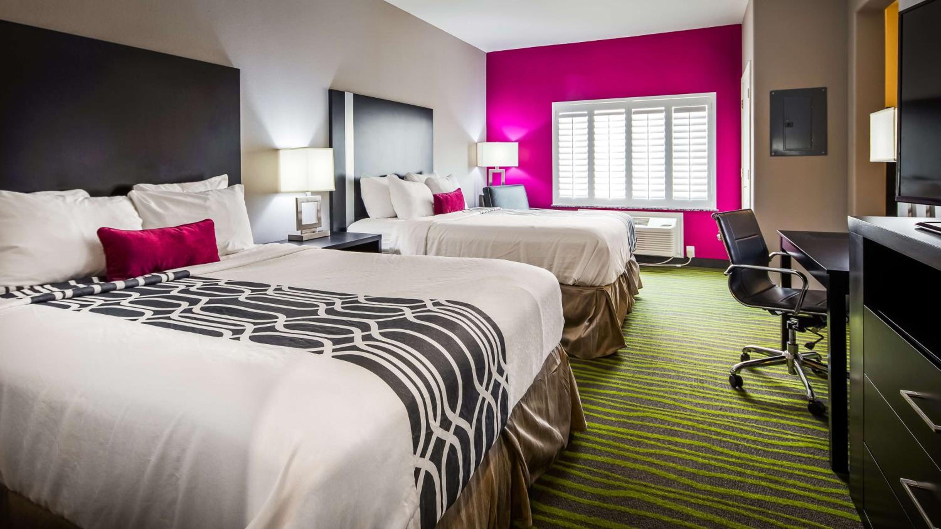 Queen Suite with Two Queen Beds and Full Kitchen - Non-Smoking photo 1