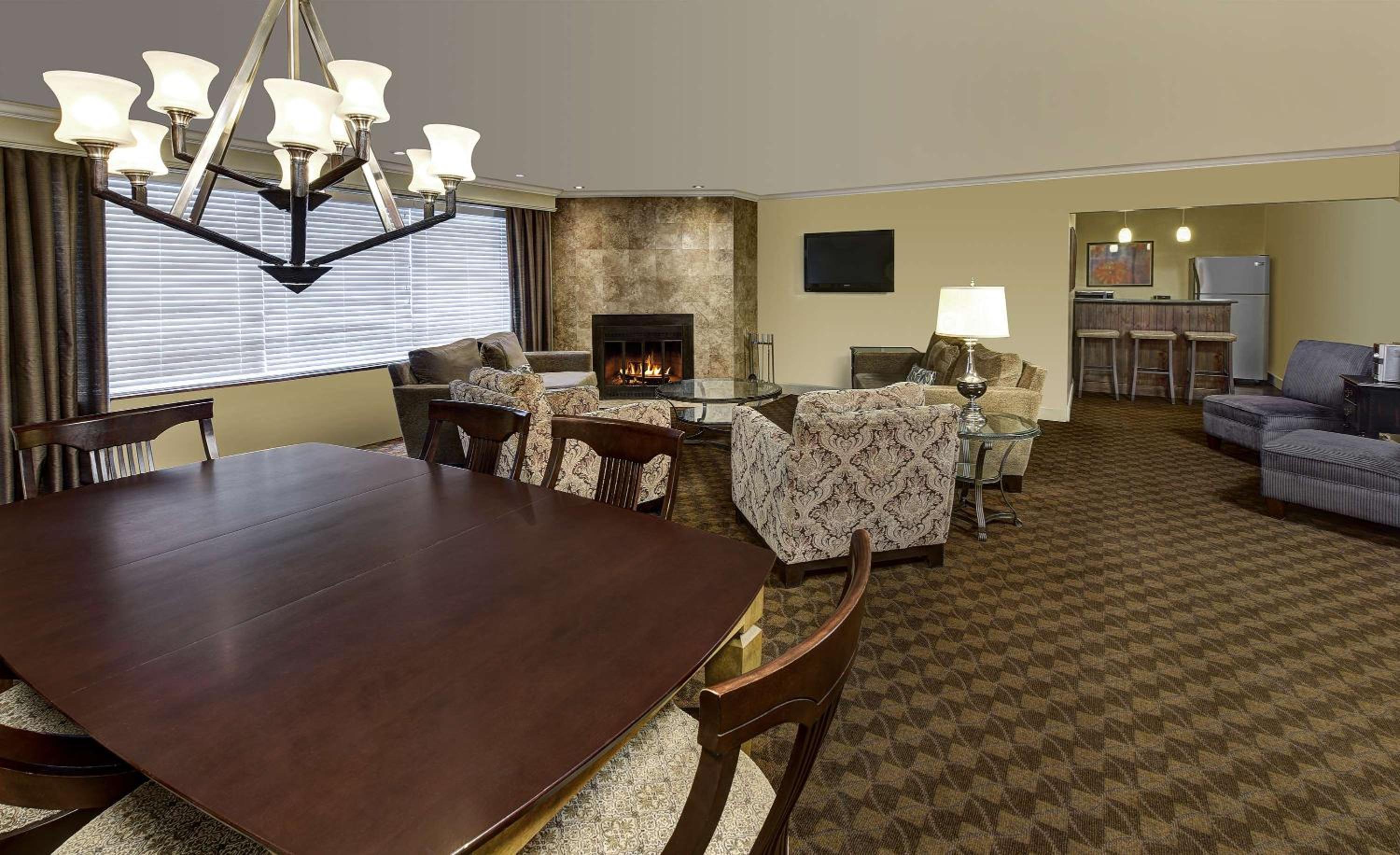 Two-Bedroom Suite with Fireplace - Non-Smoking