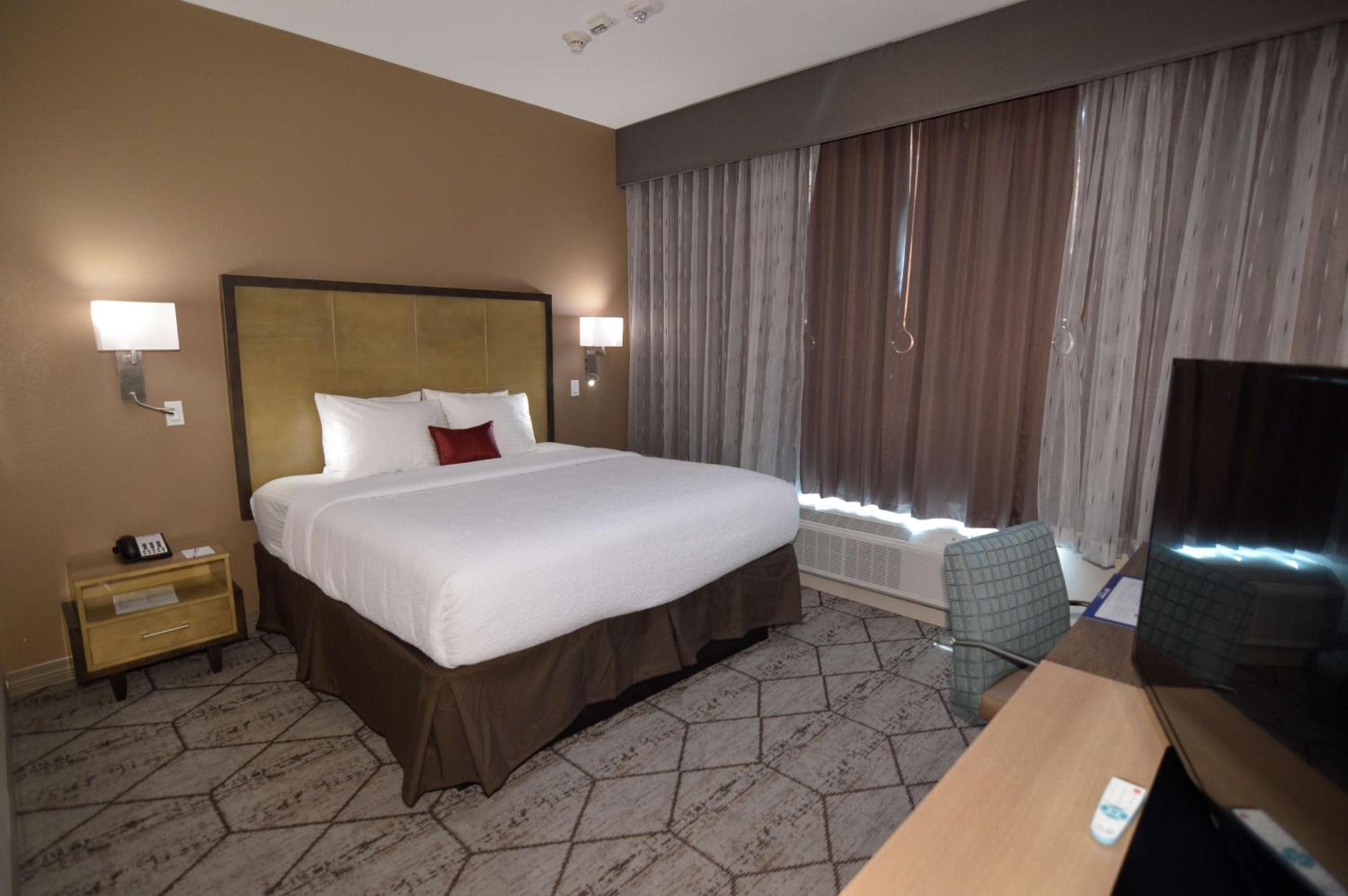 King Suite with Sofa Bed and Roll-In Shower - Mobility Access photo 1