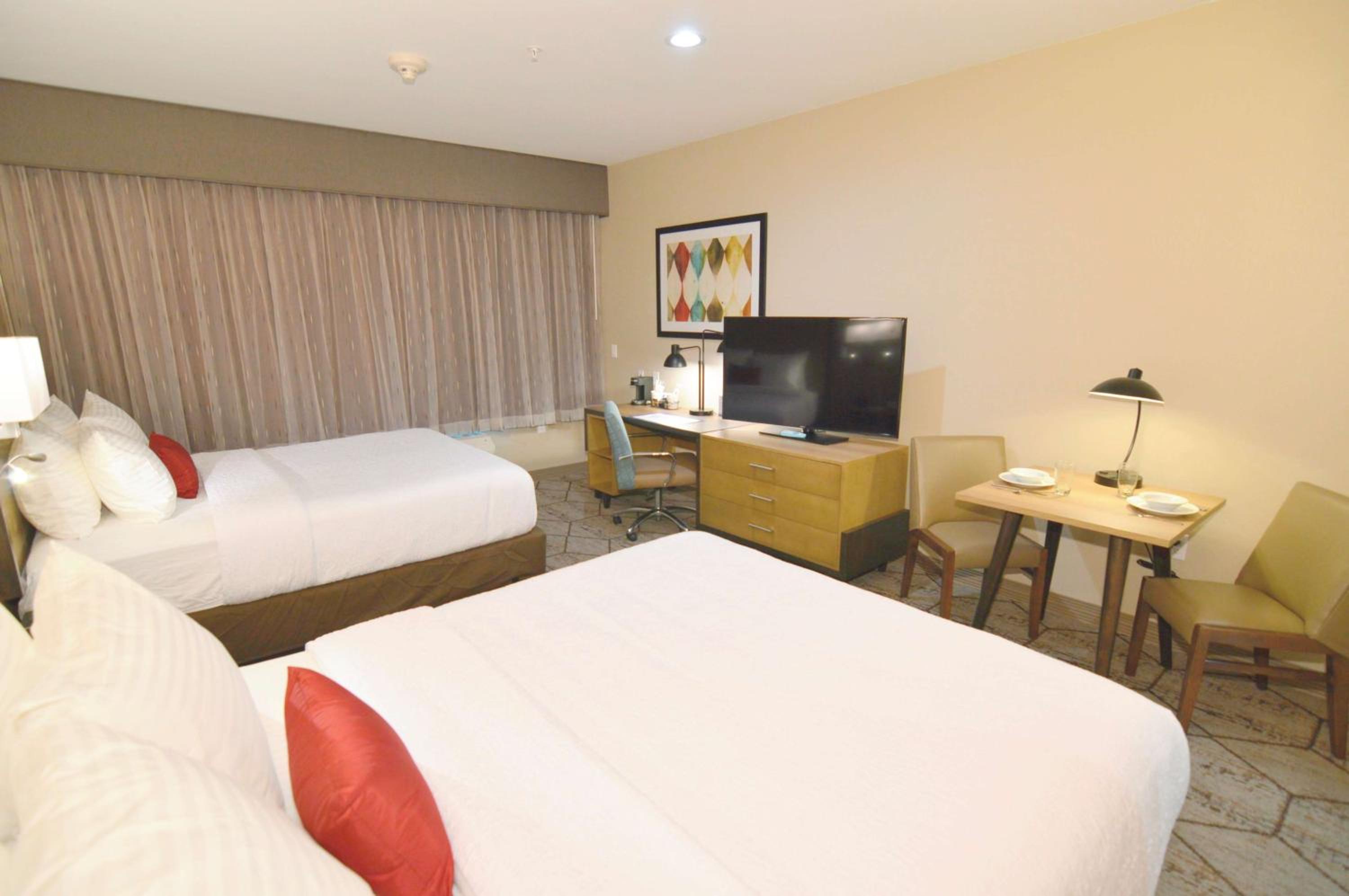  Junior Suite, 2 Queen Beds
