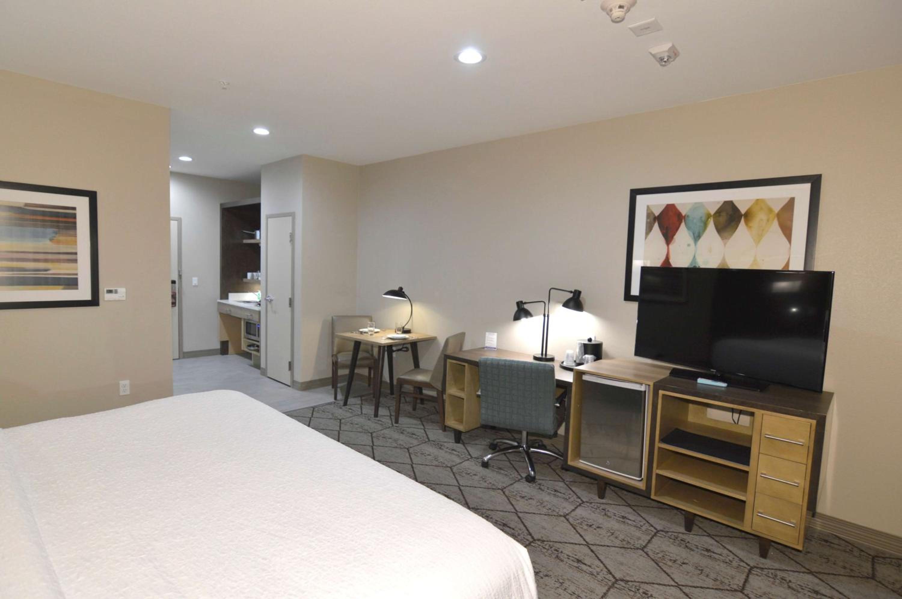 King Suite with Sofa Bed and Roll-In Shower - Mobility Access photo 2