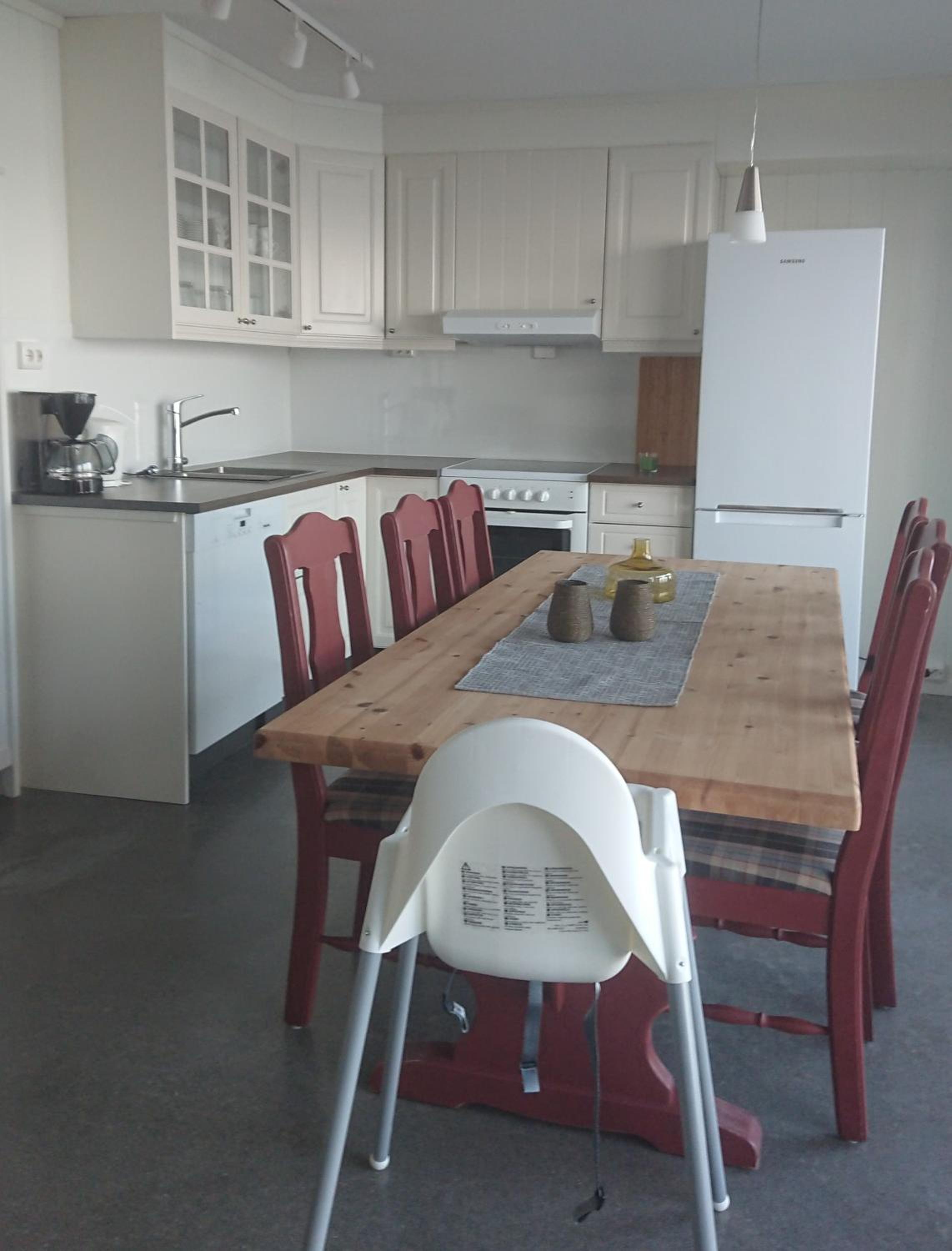 Three-Bedroom House photo 2