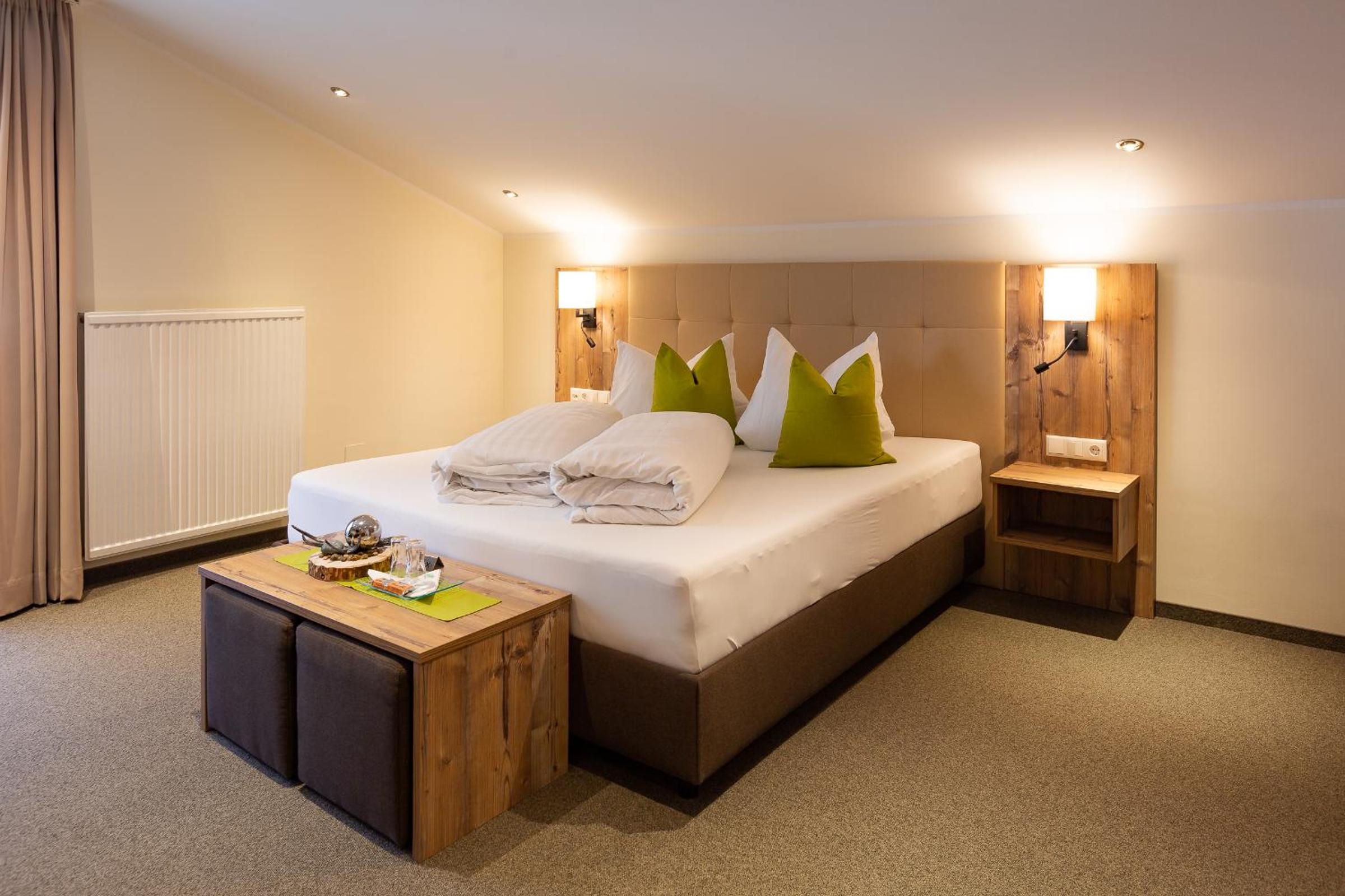 Deluxe Double Room with Balcony and Mountain View photo 1