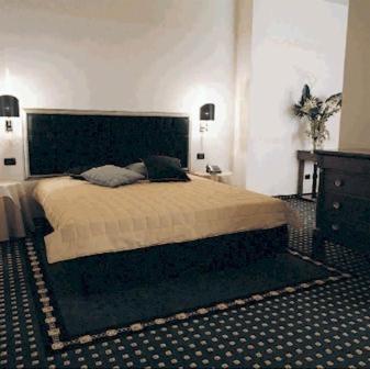 Sensation Suite with Spa Bath photo 1