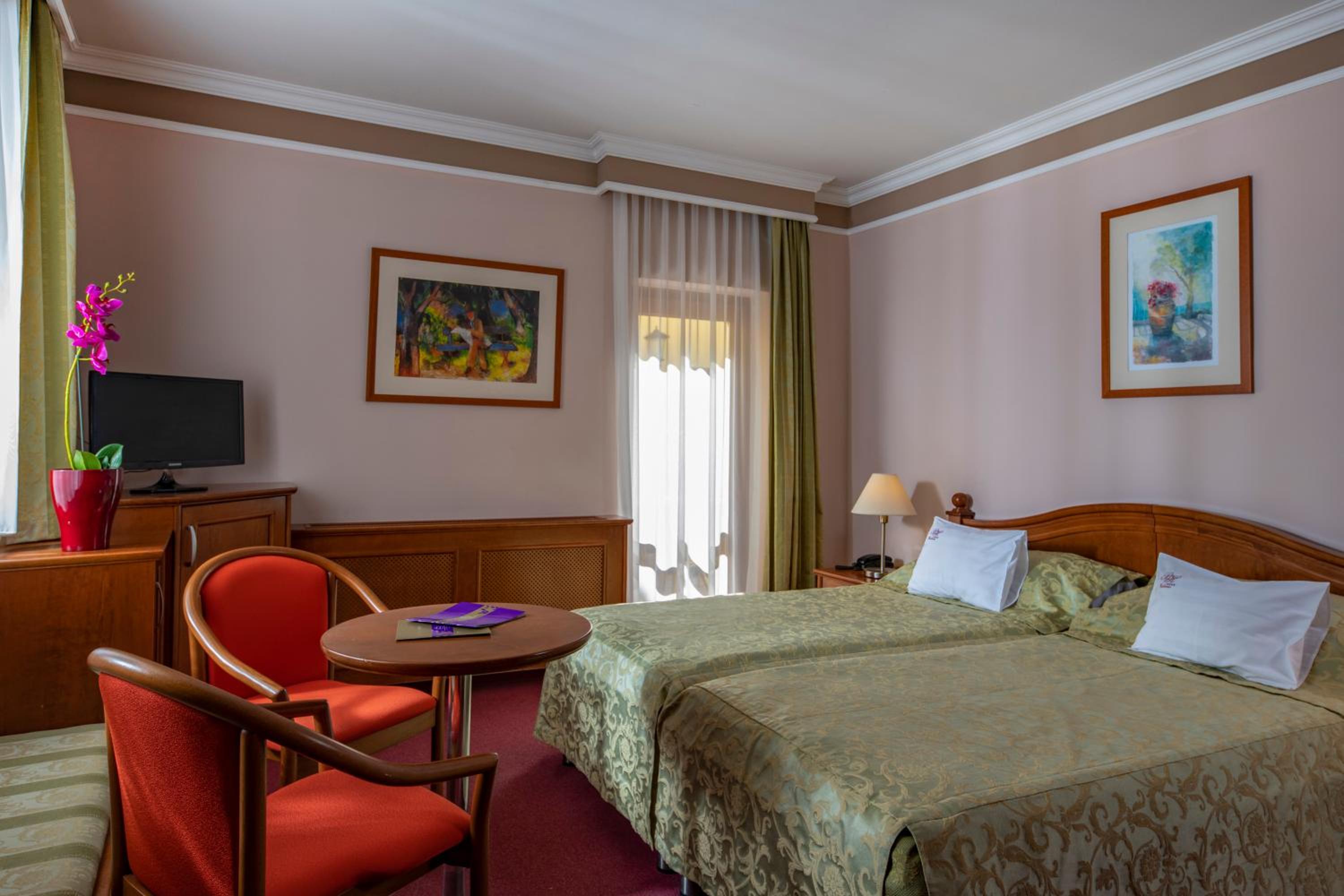 Standard Double or Twin Room - Photo 1