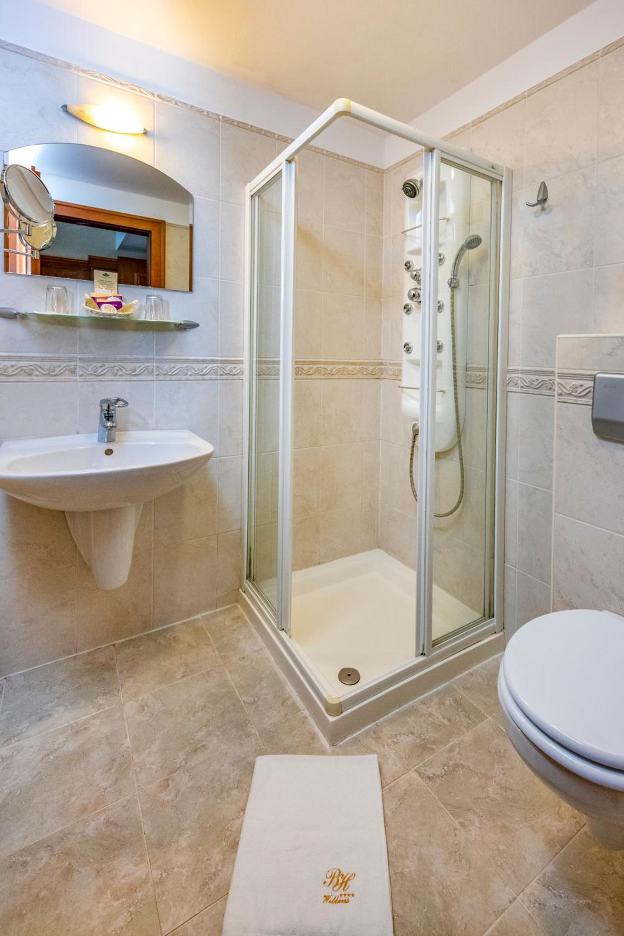 Standard Double or Twin Room - Photo 4