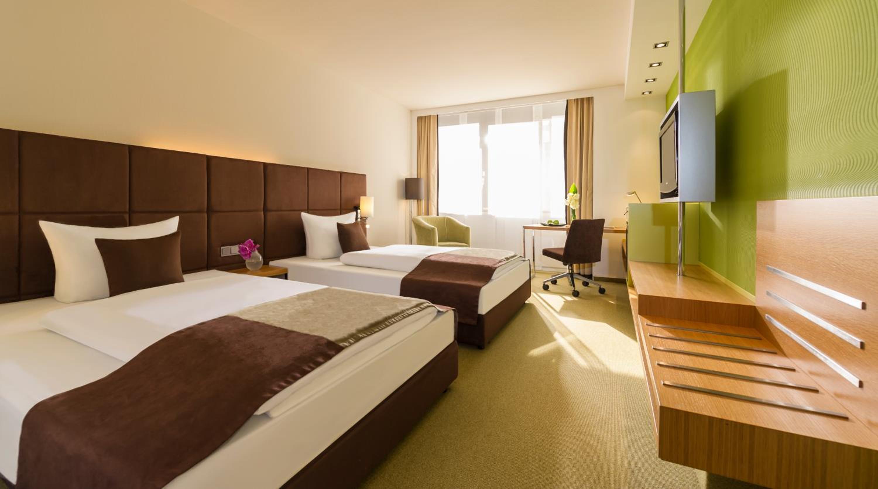Standard Twin Room - Photo 1