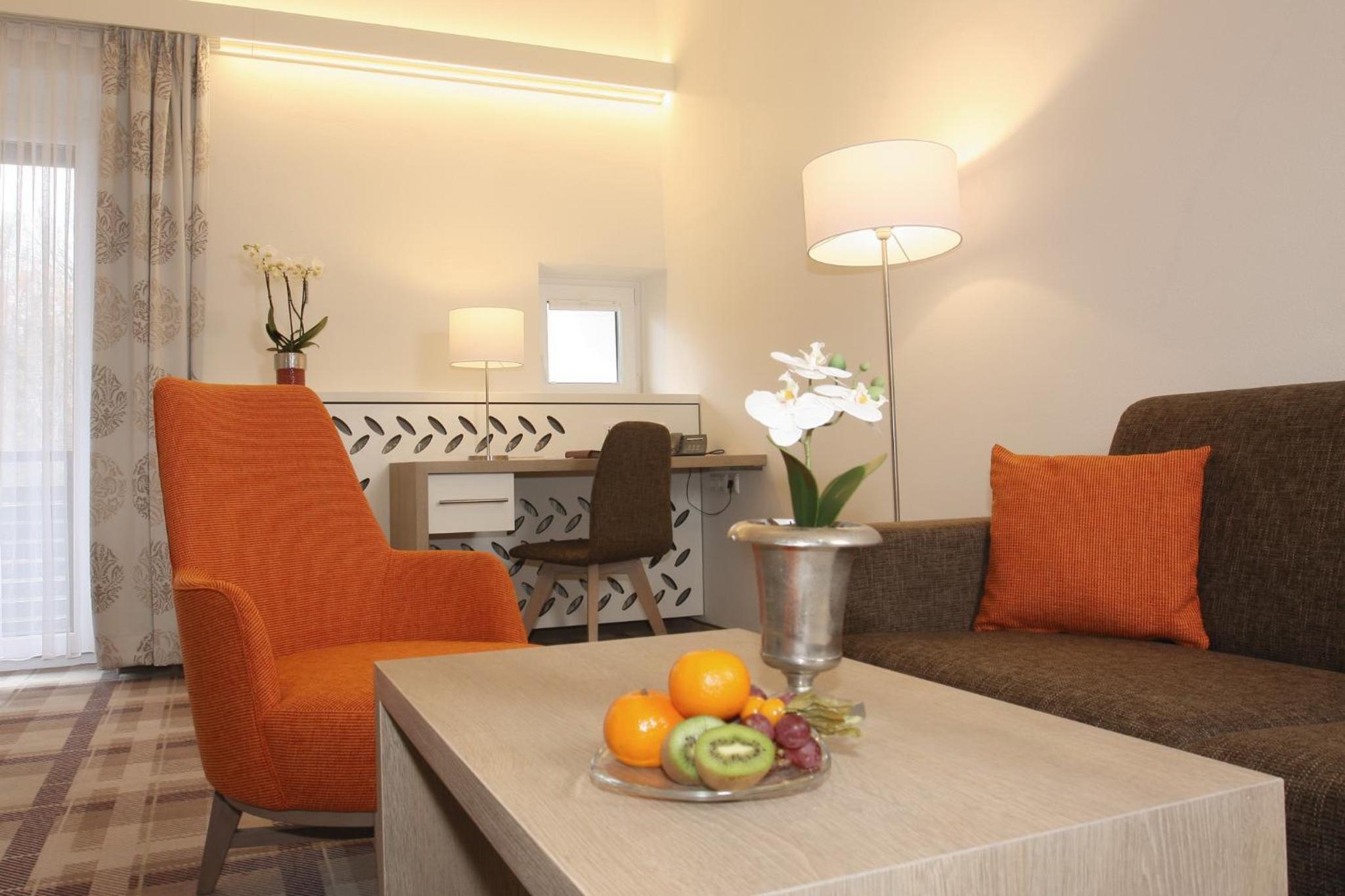 Deluxe Double Room with Balcony - Photo 13