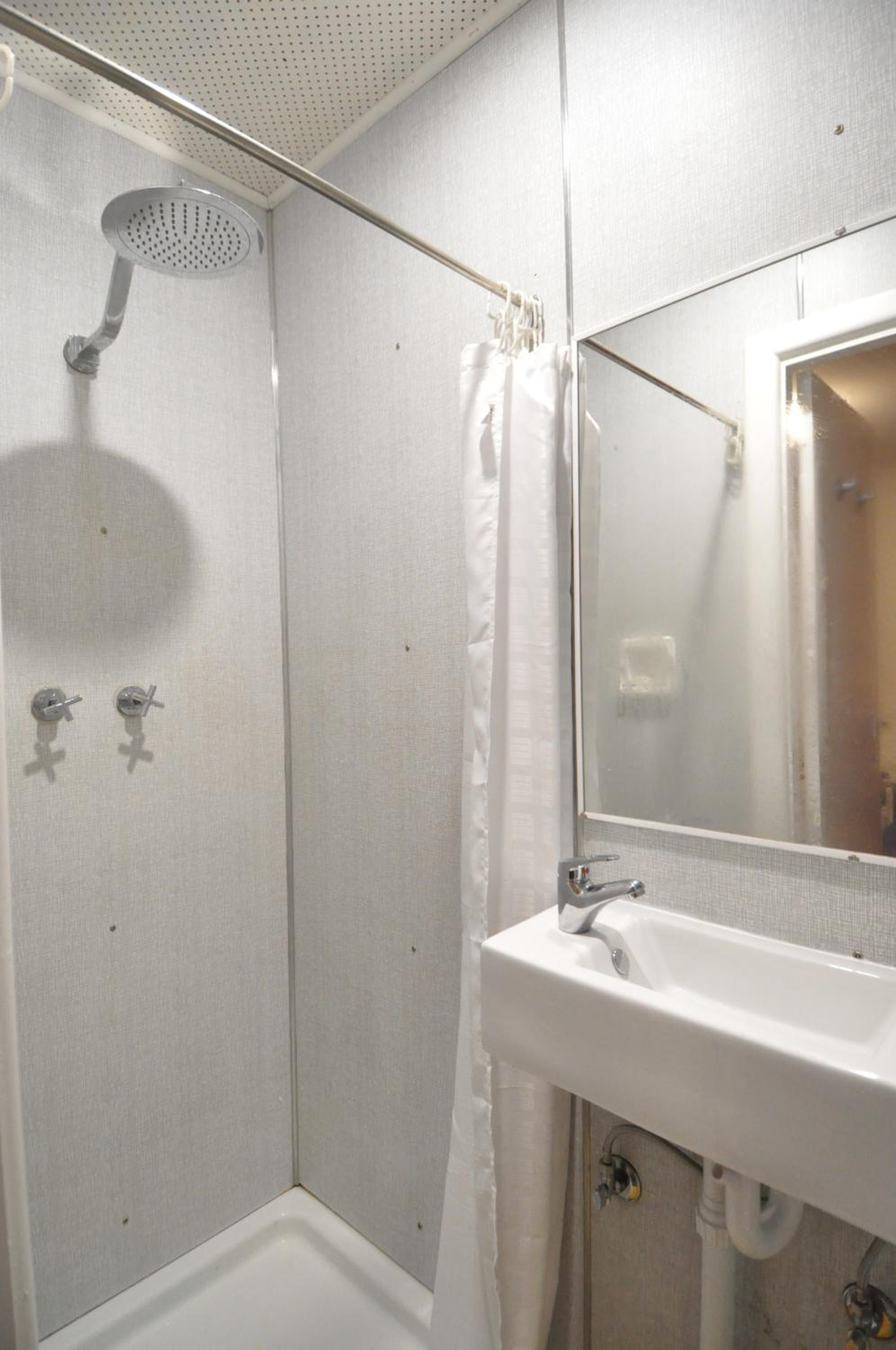 Basic Triple Room photo 2