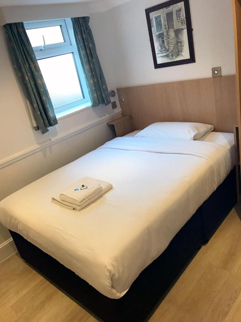 Single Room with Private External Bathroom photo 3