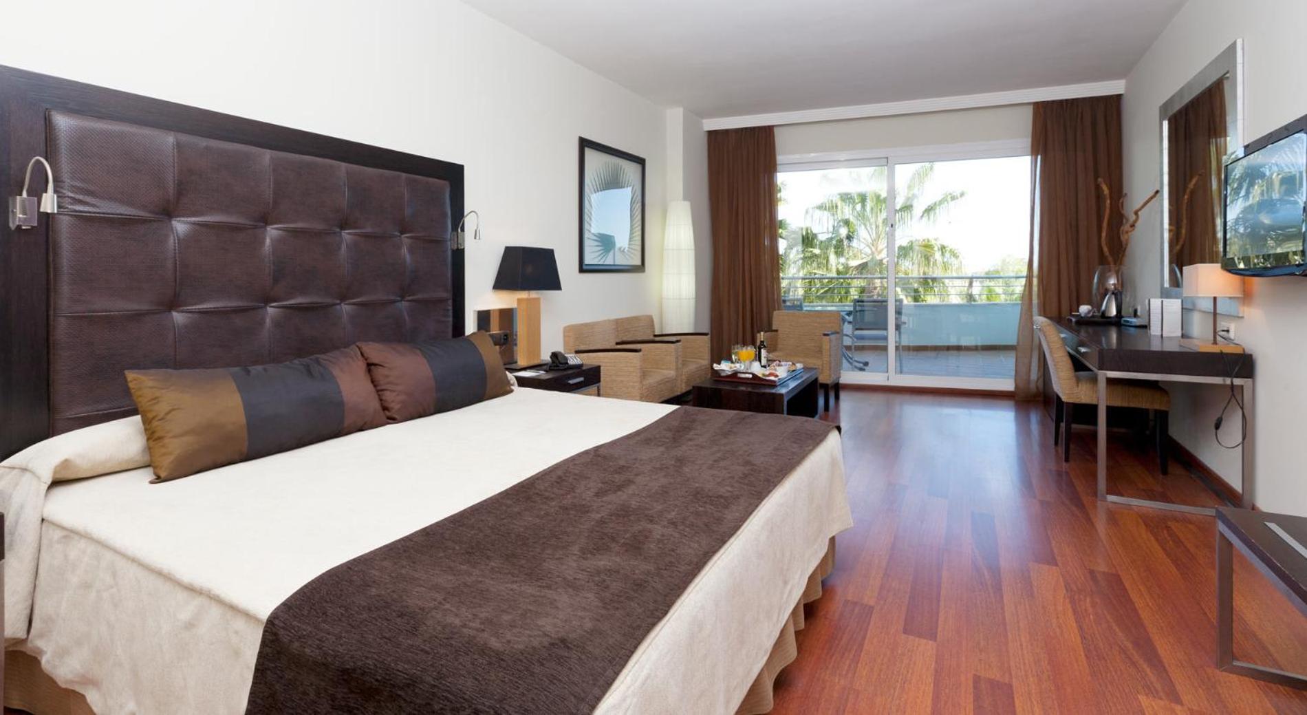 Deluxe Triple Room - Photo 1