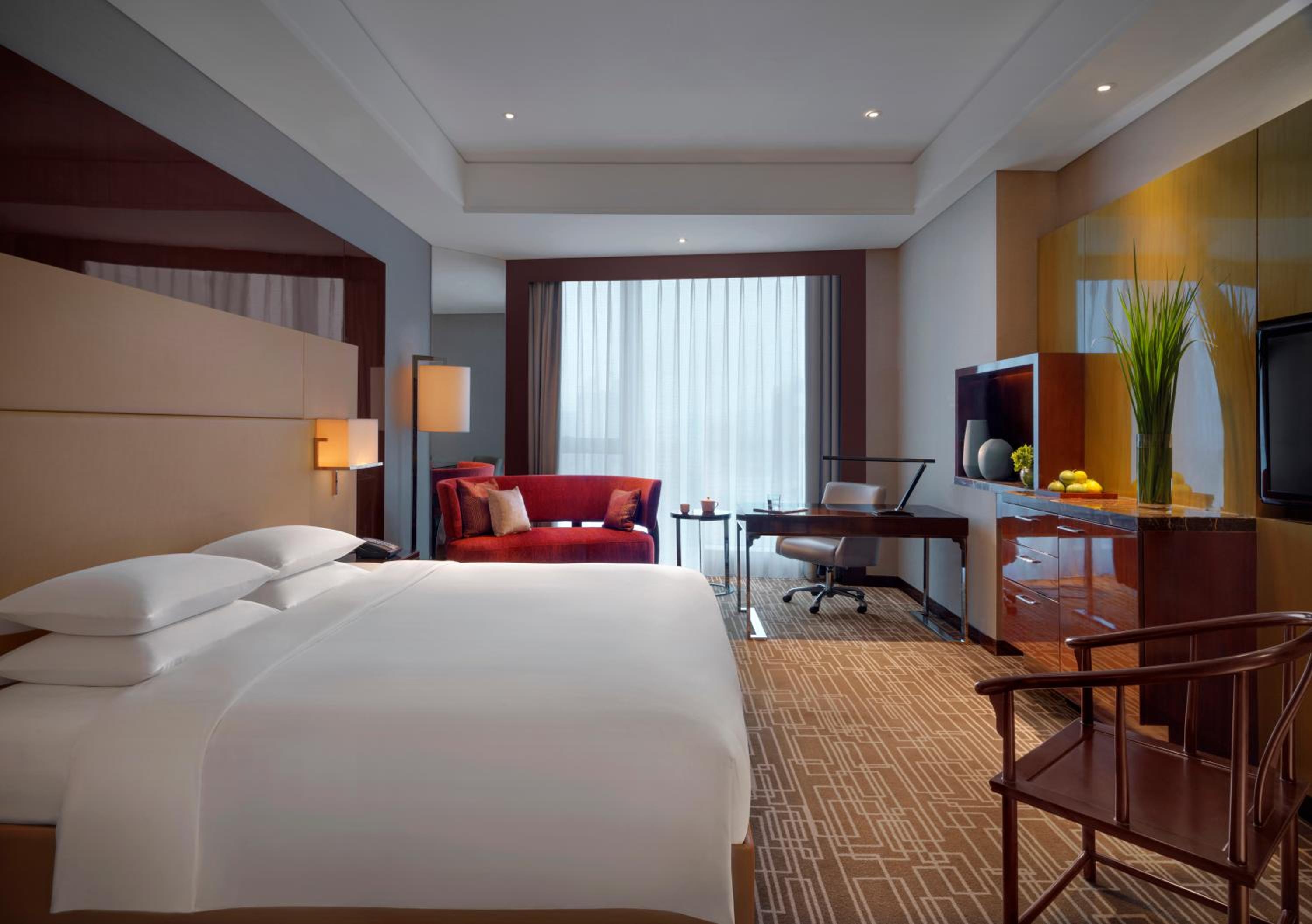 Deluxe King Room - Photo 2