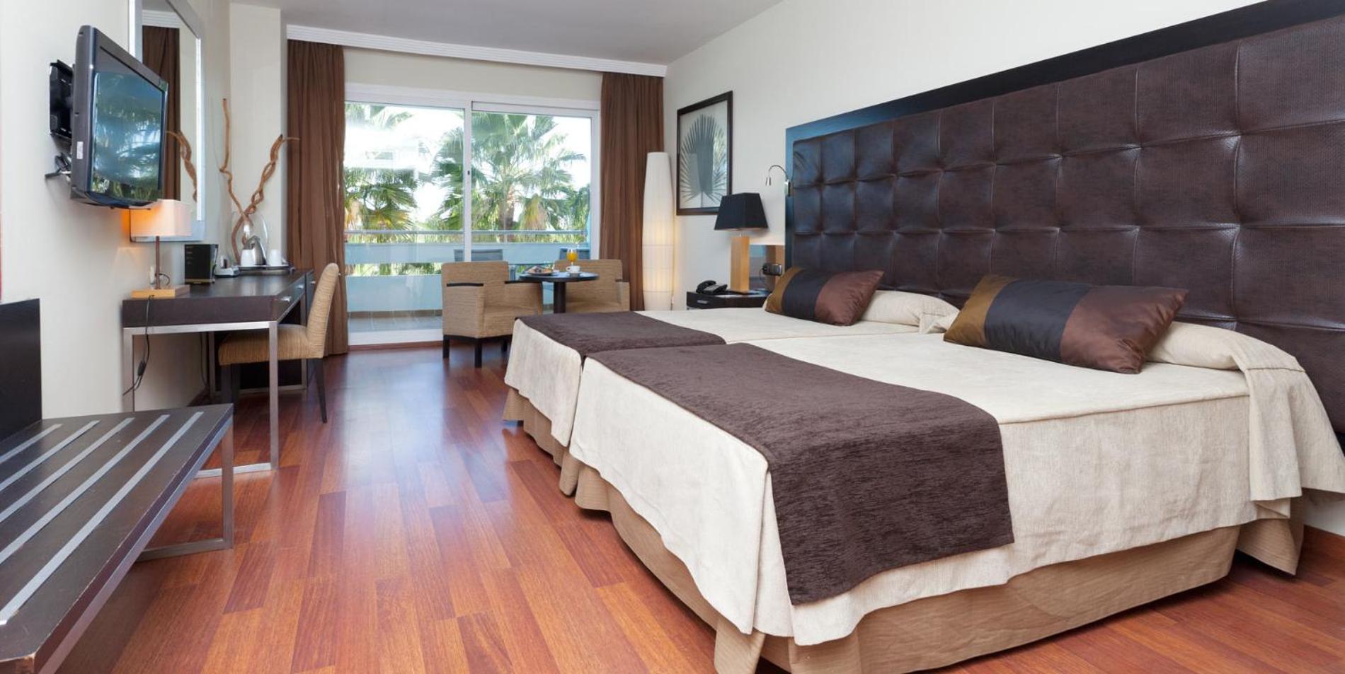 Deluxe Triple Room - Photo 2
