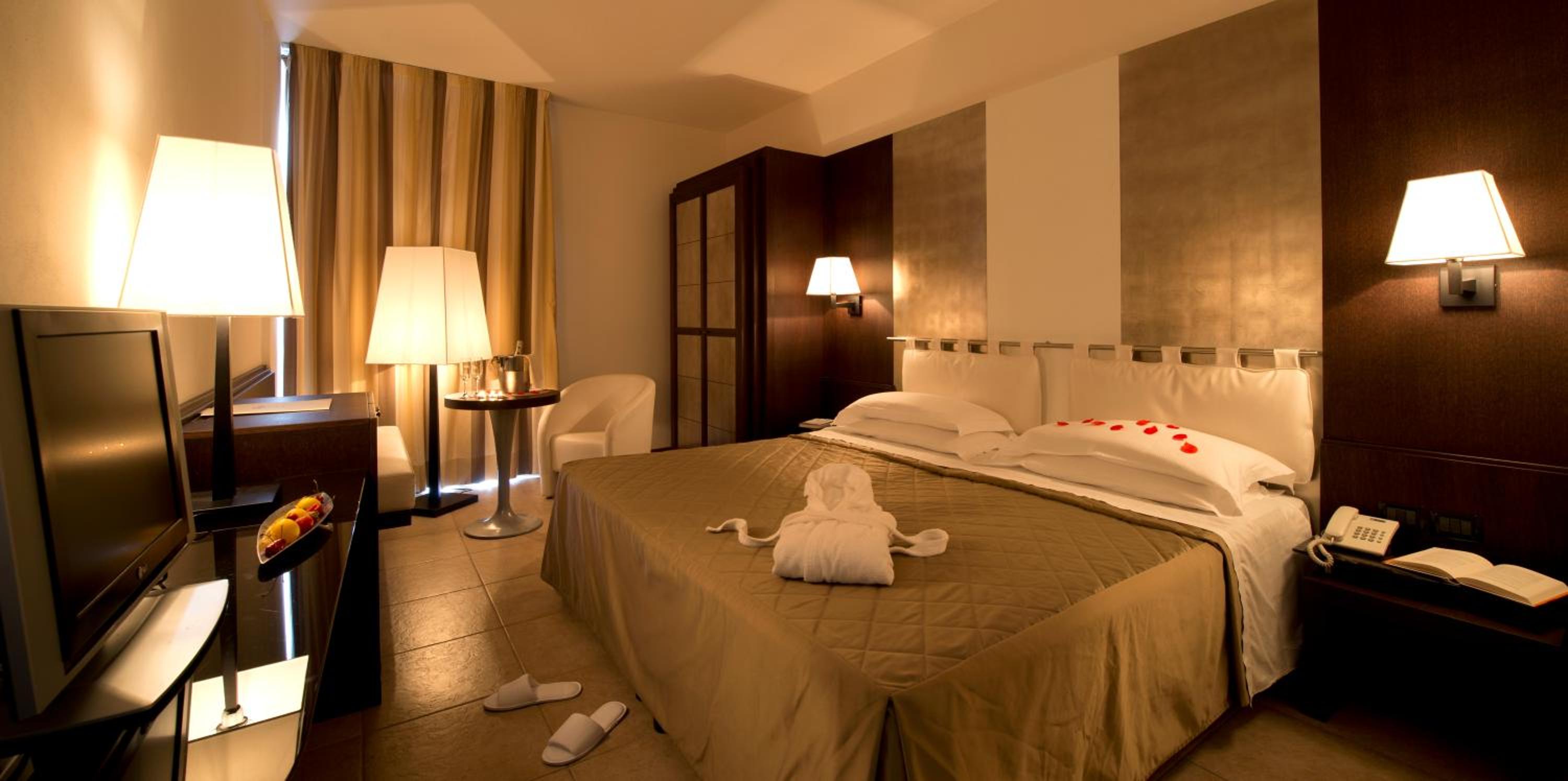 Superior Double or Twin Room with Spa Access - Photo 5