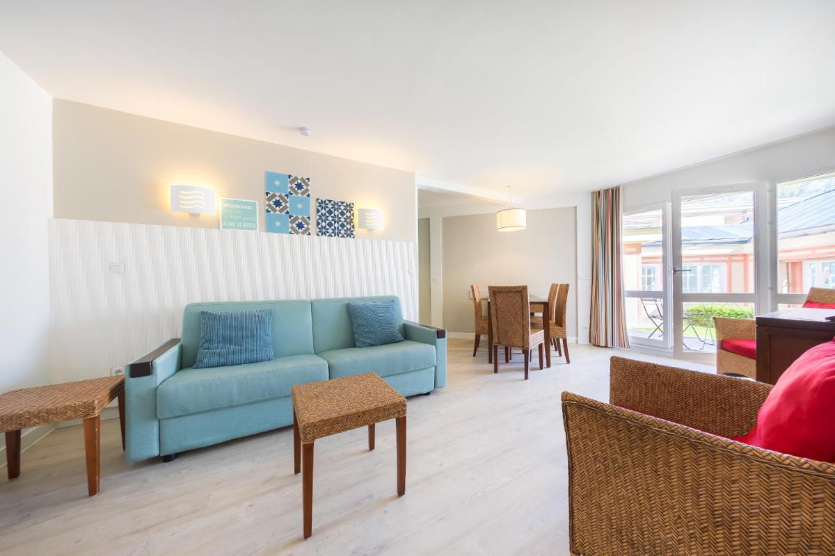 Select One-Bedroom Apartment (5 People)
