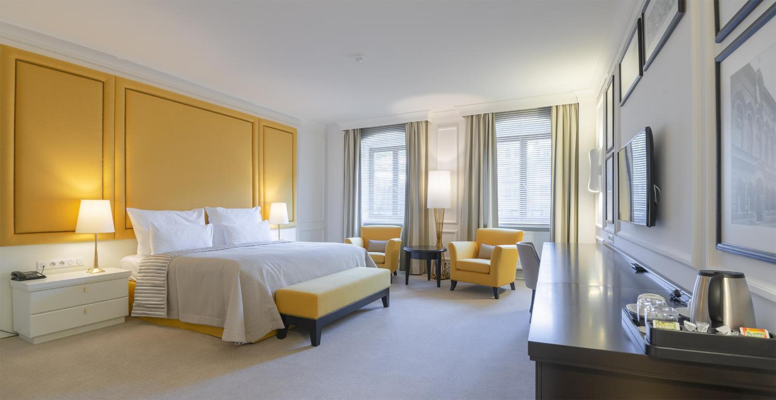Double or Twin Room with City View photo 1