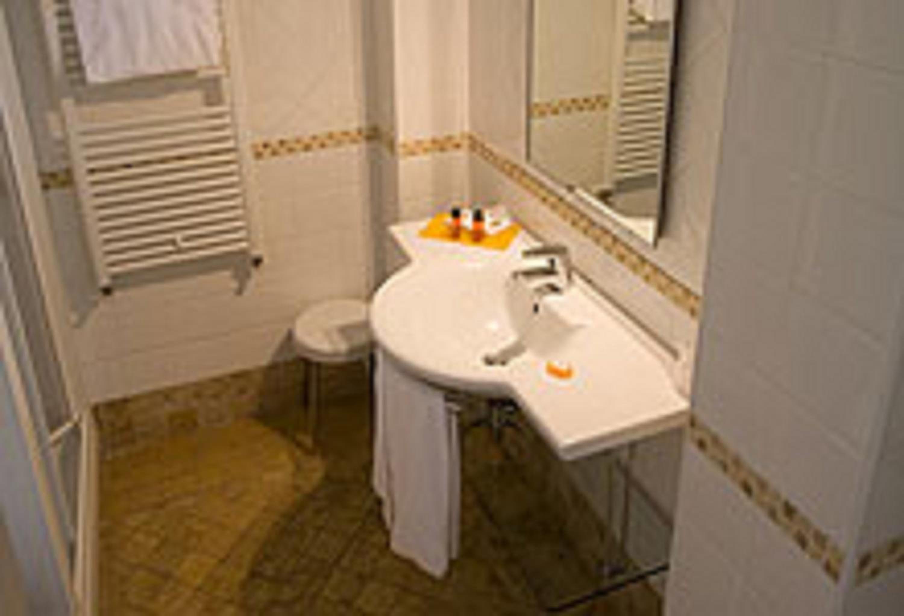 Classic Double or Twin Room - Photo 4