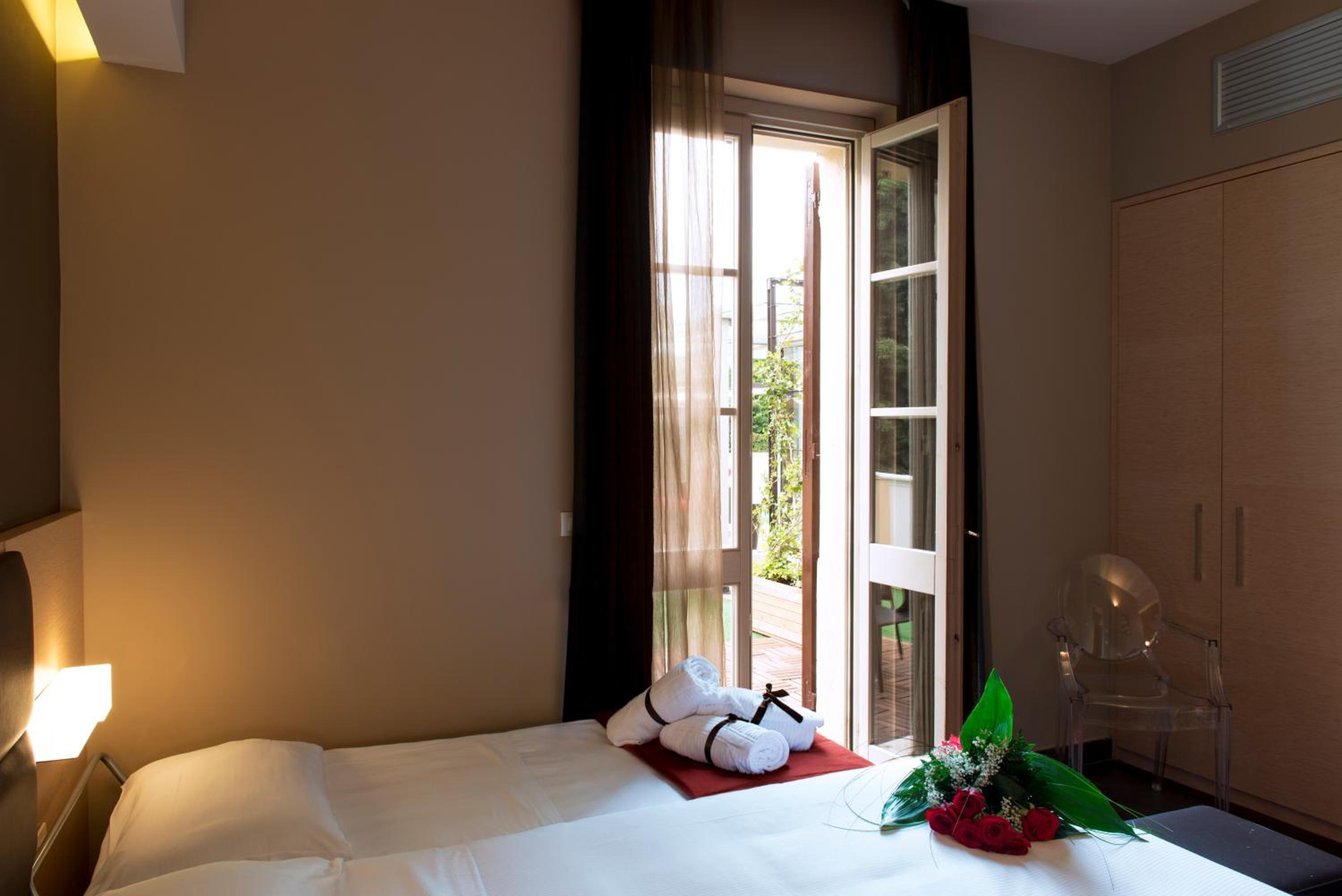 Deluxe Double Room - Photo 7