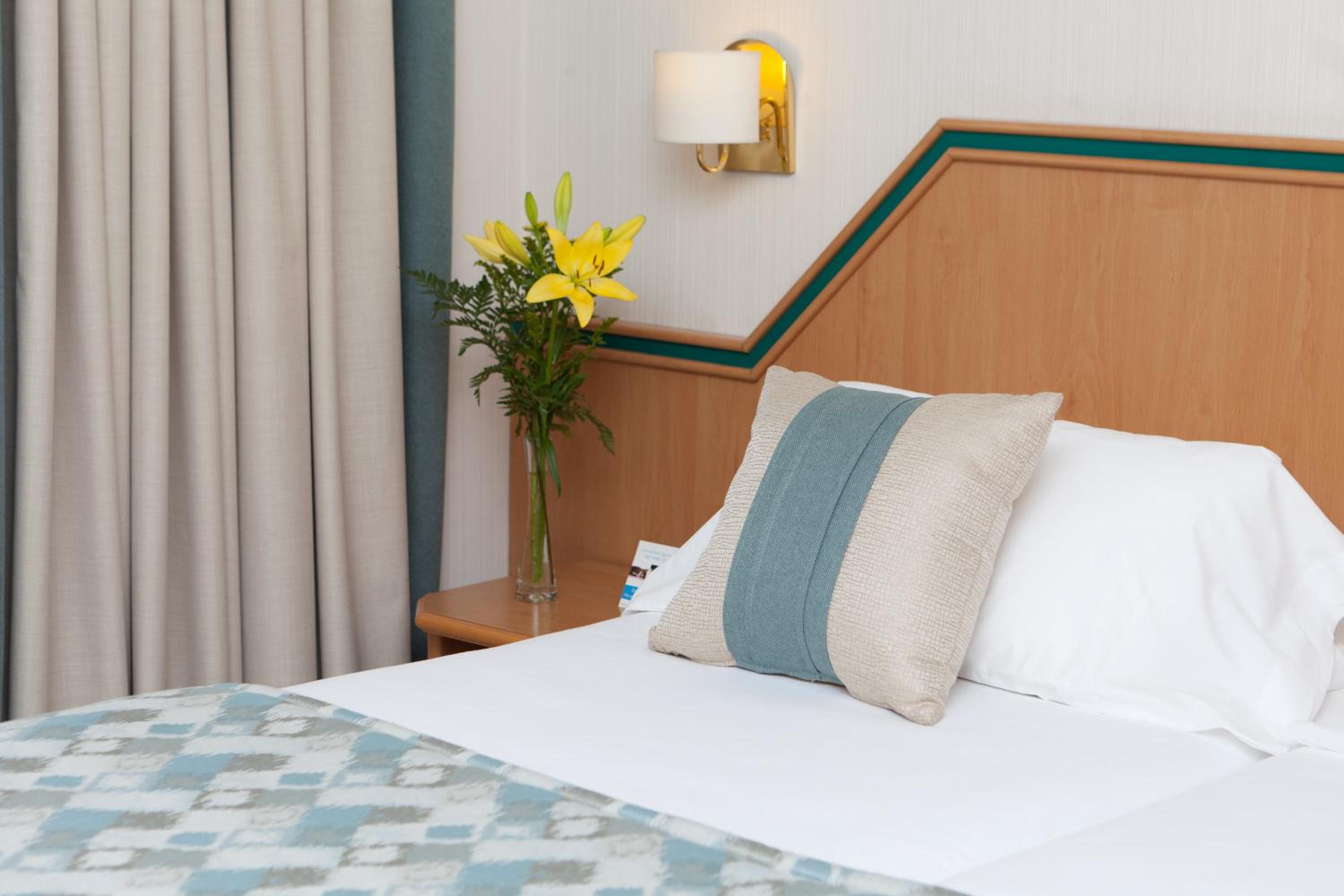 Double Or Twin Room With Free Parking - Photo 3