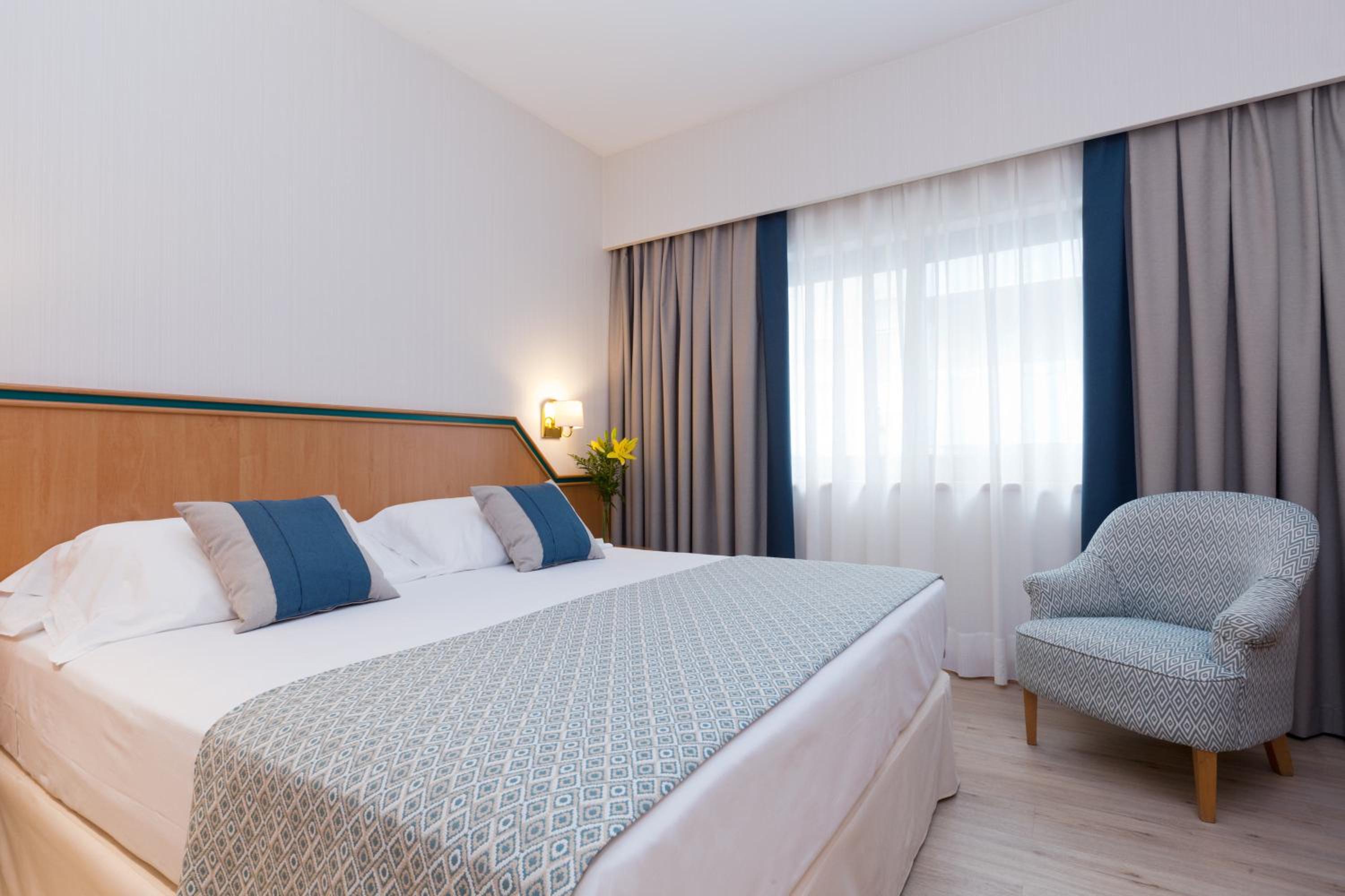 Double Or Twin Room With Free Parking - Photo 1