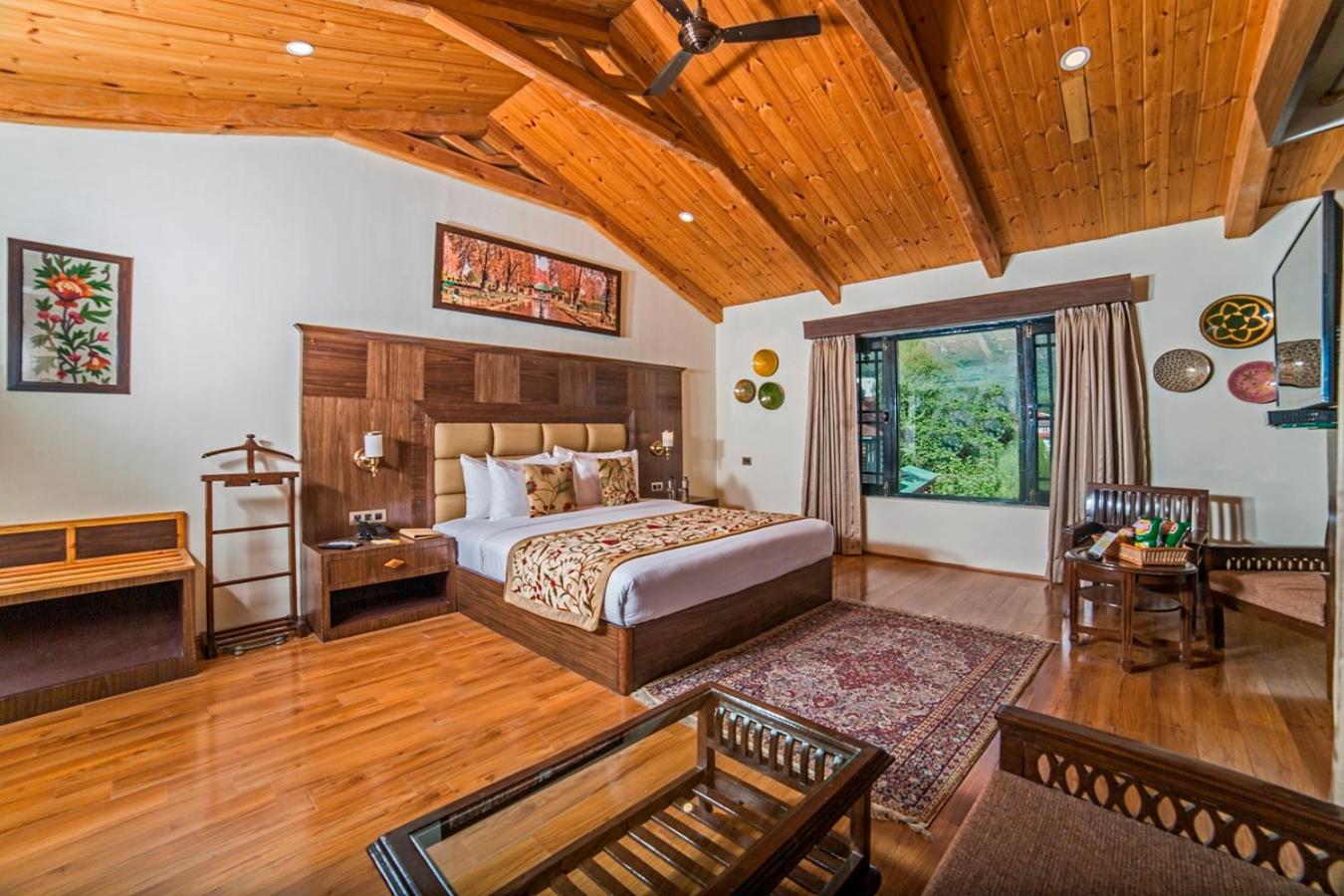 Deluxe Double Room (Complimentary INR 500 Hotel Credit redeemable on Food & Beverages and Free Room Upgrade, Subject to Availability) photo 3