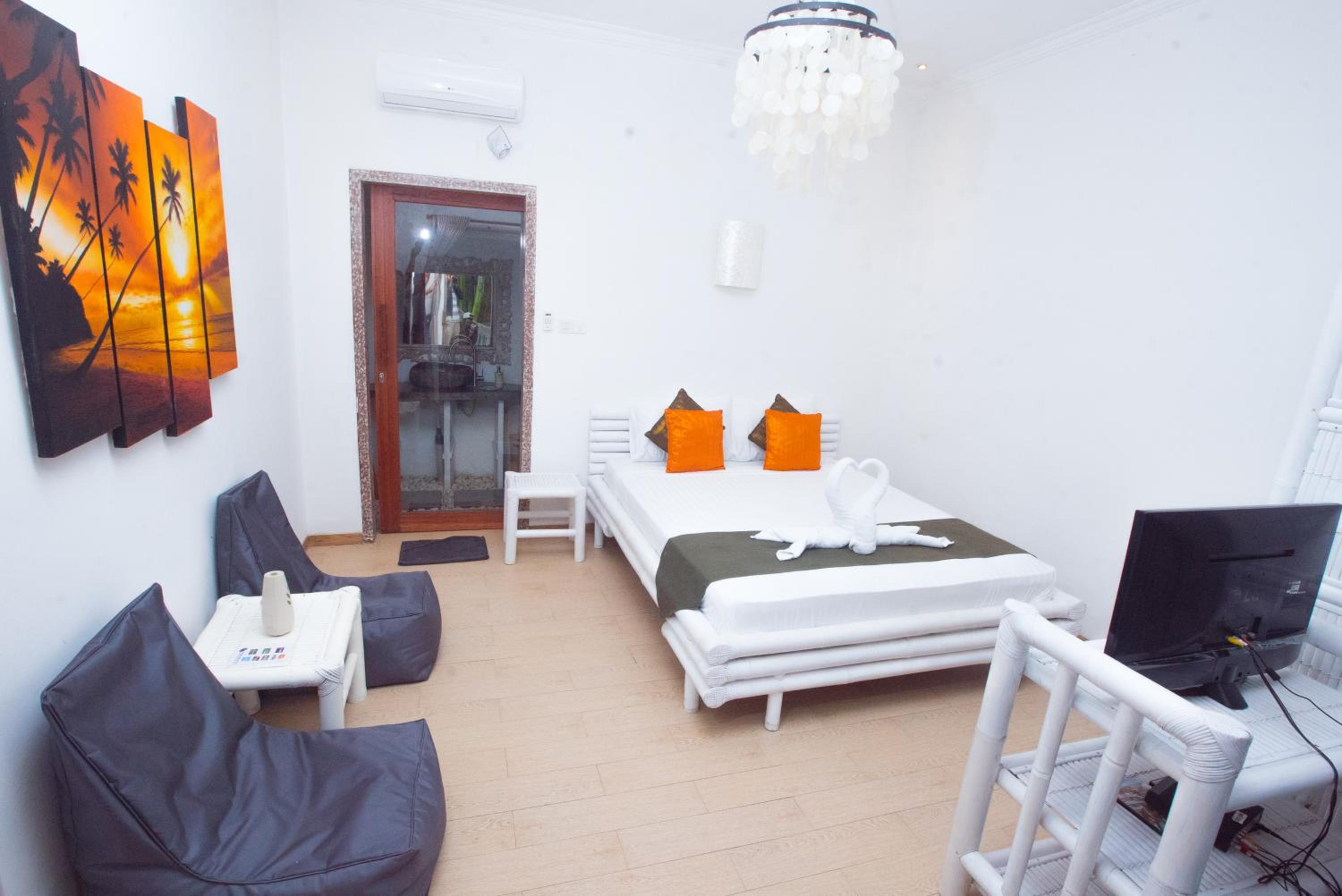 Bungalow Ground Floor - Photo 1