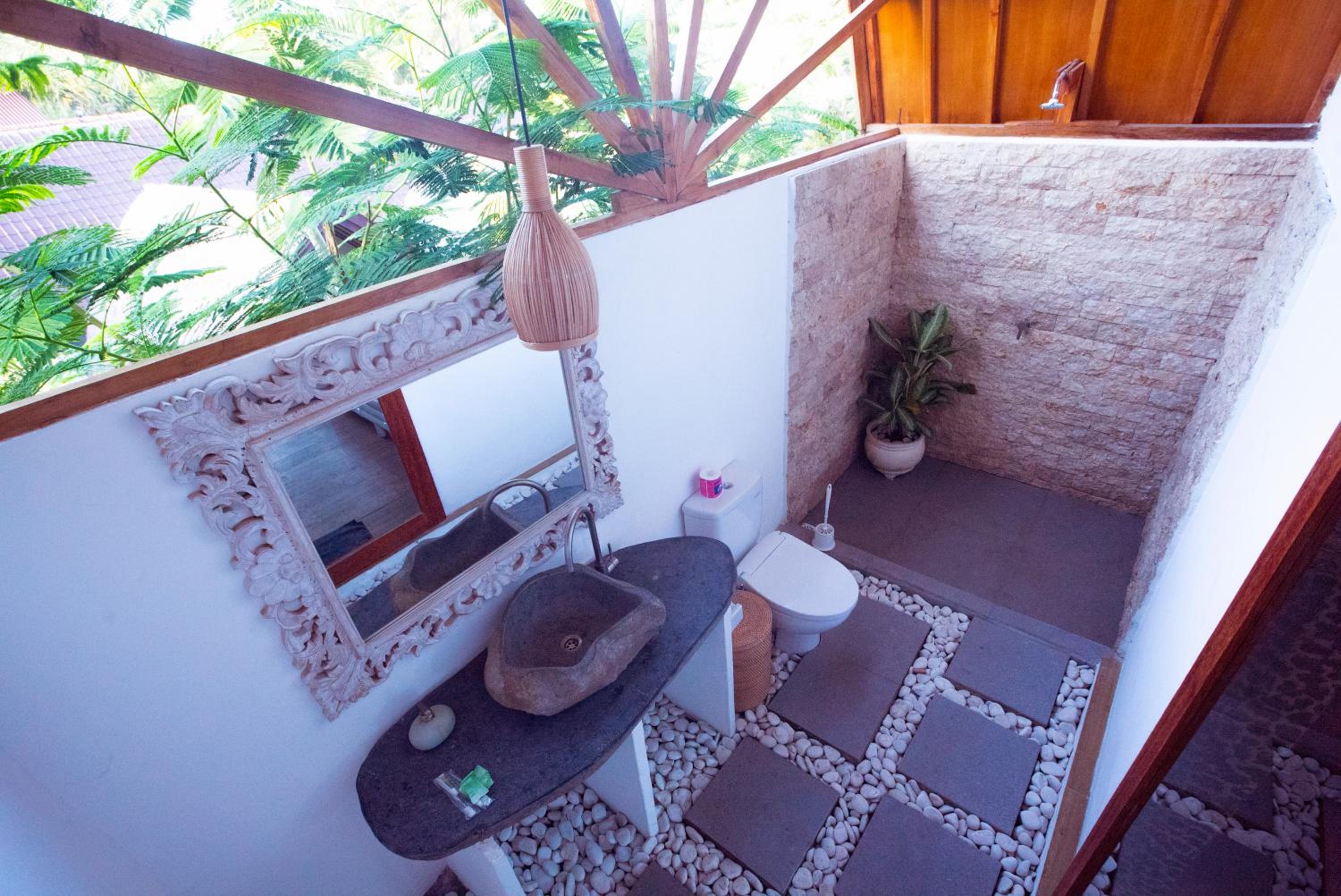Bungalow with Balcony - Photo 17