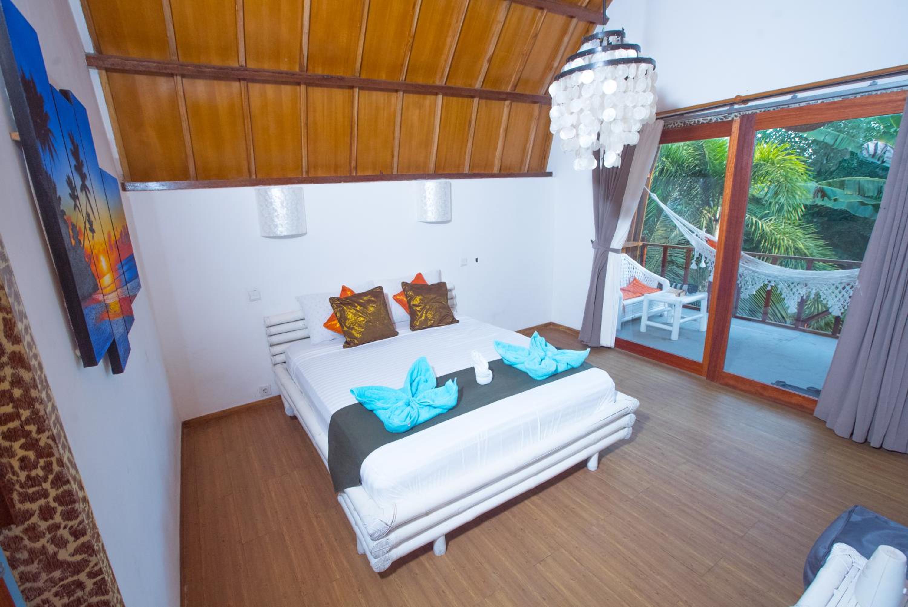 Bungalow with Balcony - Photo 1