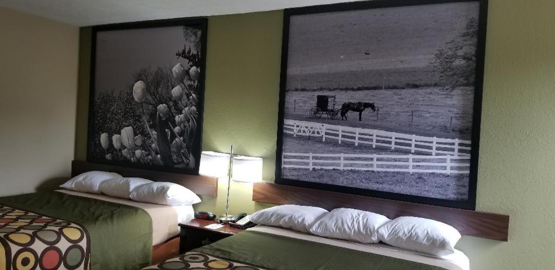 Queen Room with Two Queen Beds - Non-Smoking - Photo 1
