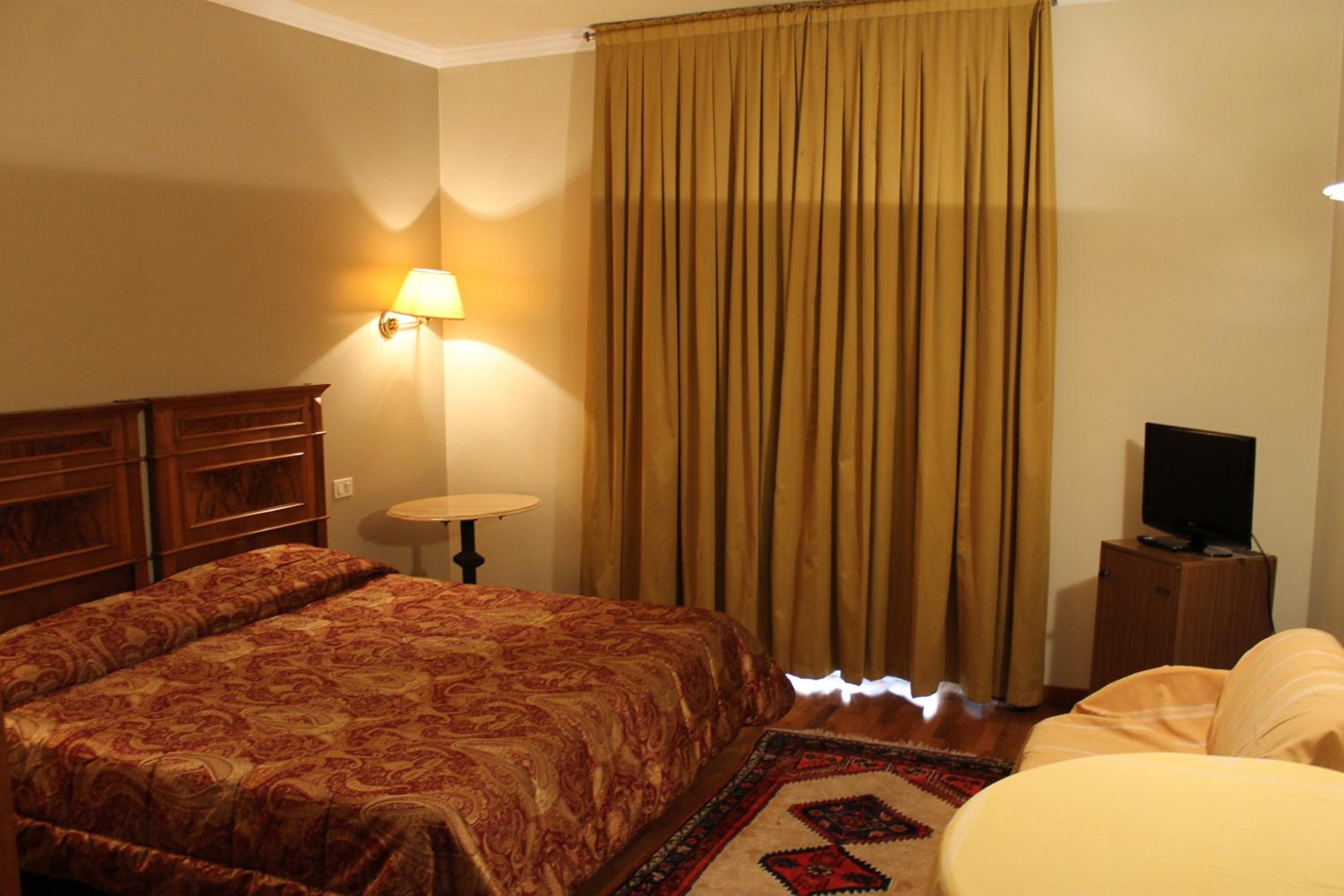 Double or Twin Room - Photo 3