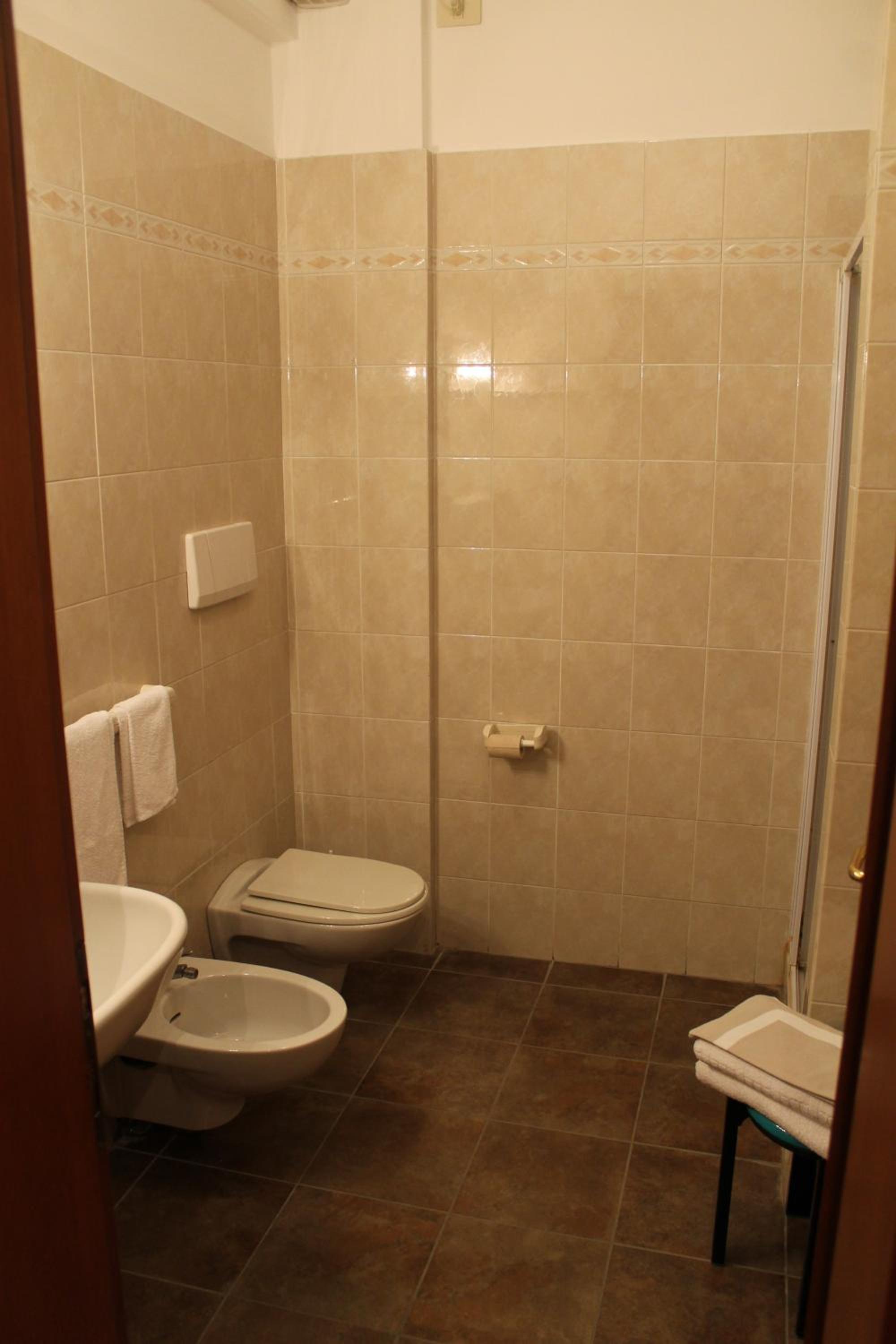 Double or Twin Room - Photo 11